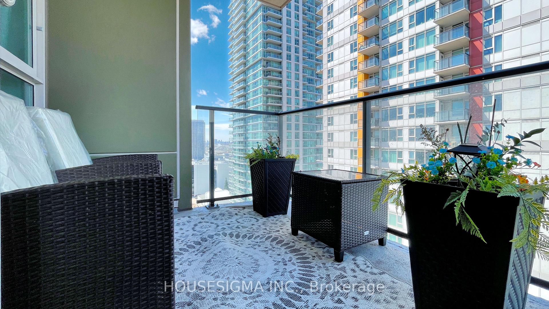 2 Bedrooms Condo at 190 Borough,  Toronto For sale