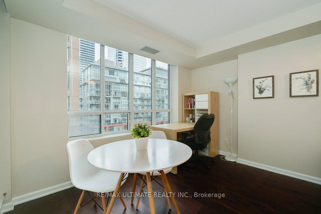 1 Bedroom Condo at 140 Simcoe, Toronto For sale