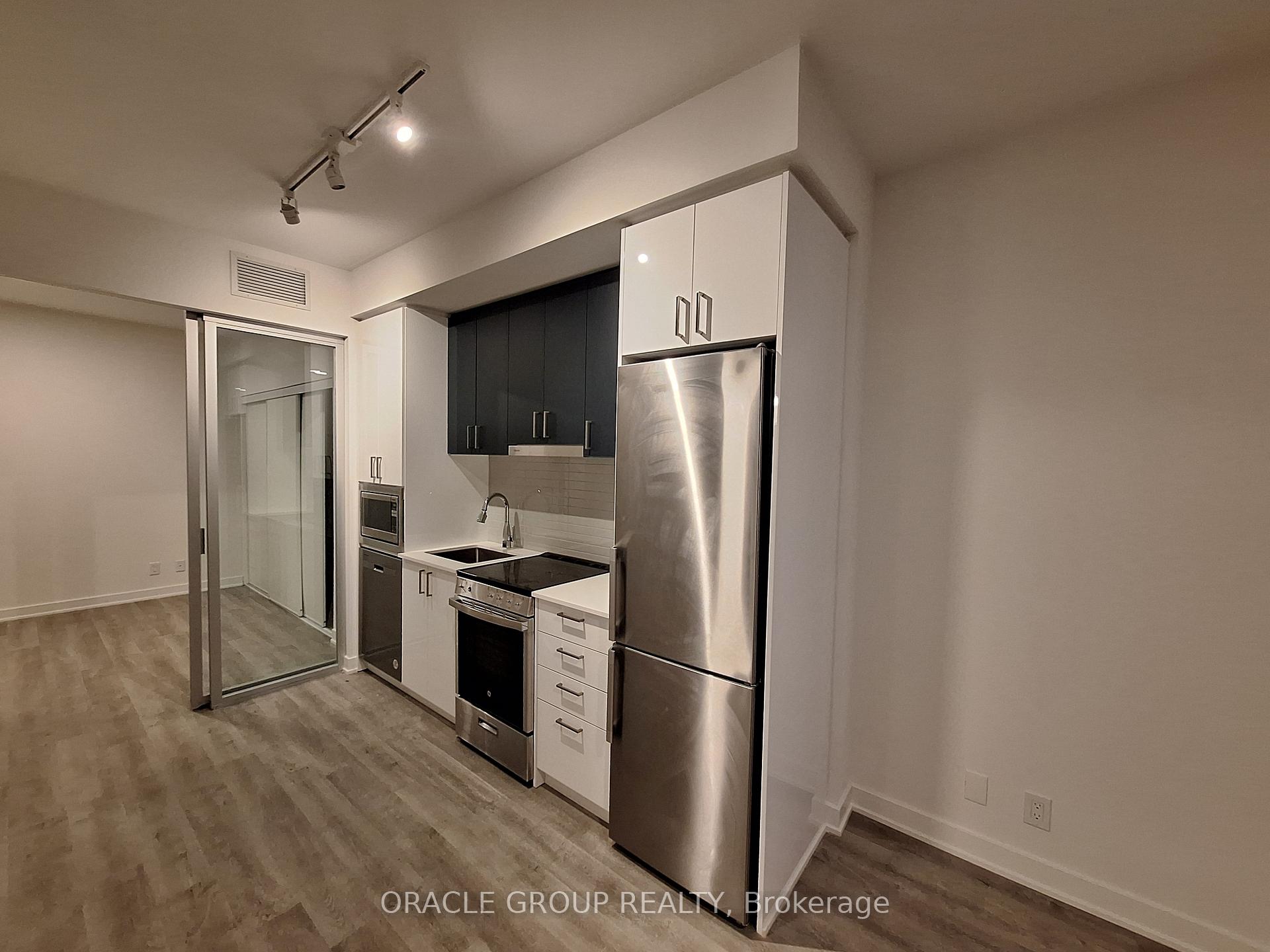 1 Bedroom Condo at 30 Upper Mall,  Vaughan For sale