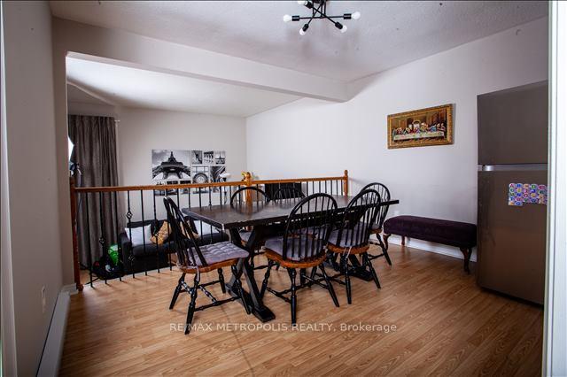 5 Bedrooms Condo at 39 John Cabot,  Toronto For sale