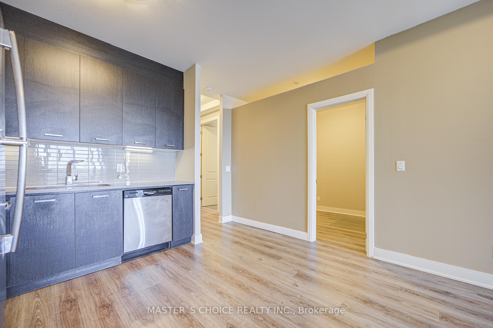 2 Bedrooms Condo at 150 Main, Hamilton For sale