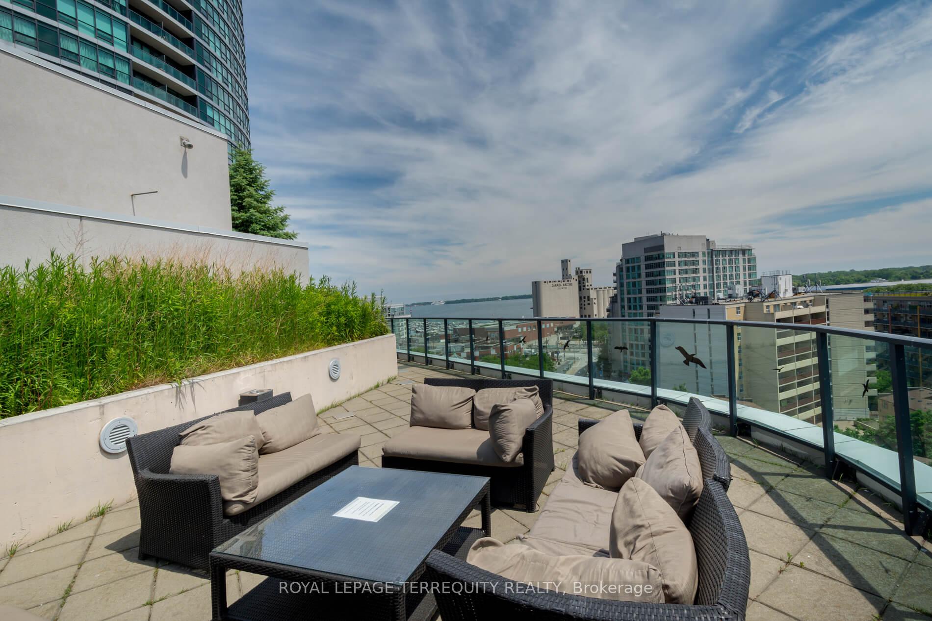 2 Bedrooms Condo at 600 Fleet, Toronto For sale