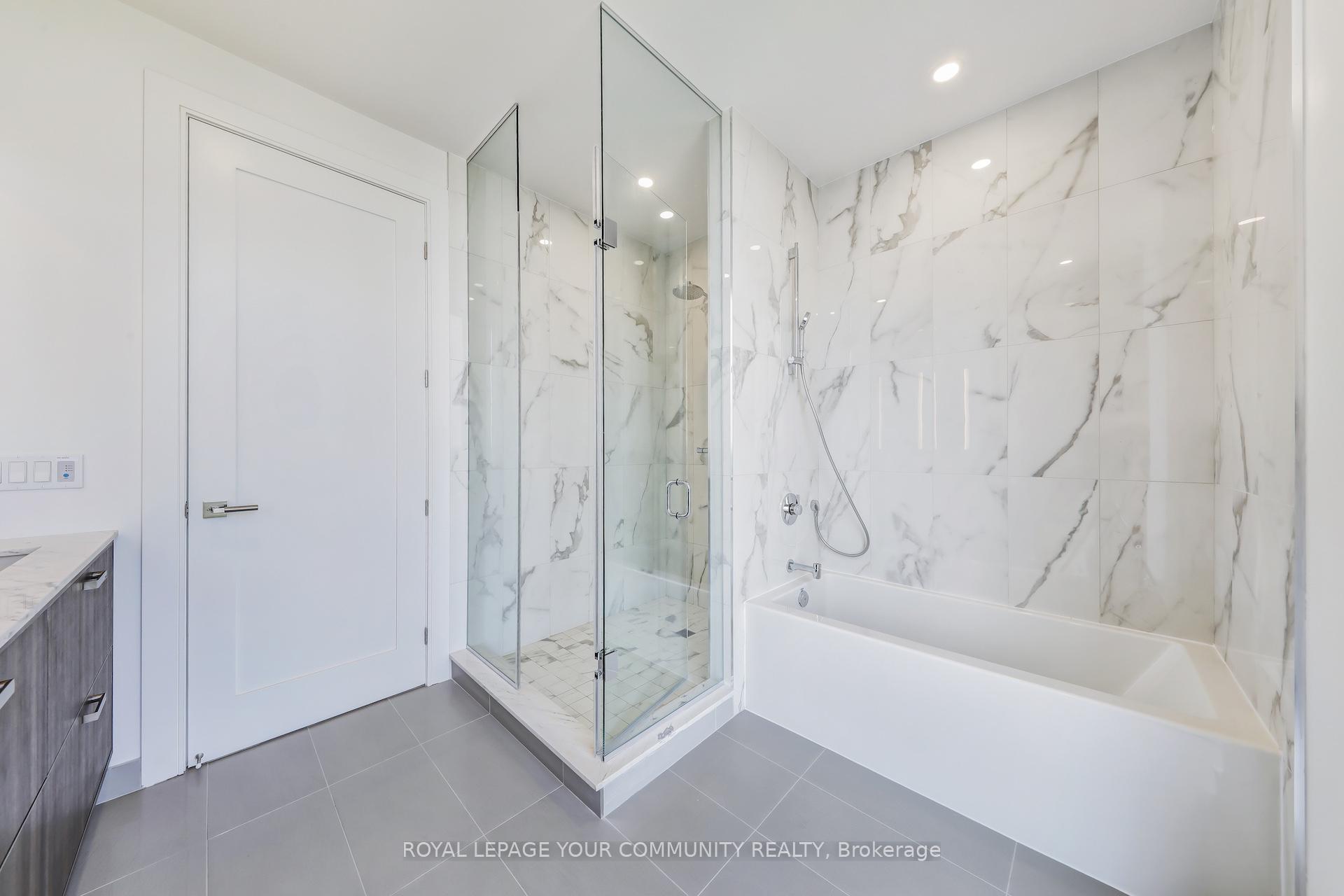 3 Bedrooms Condo at 10 Inn On The Park, Toronto For sale