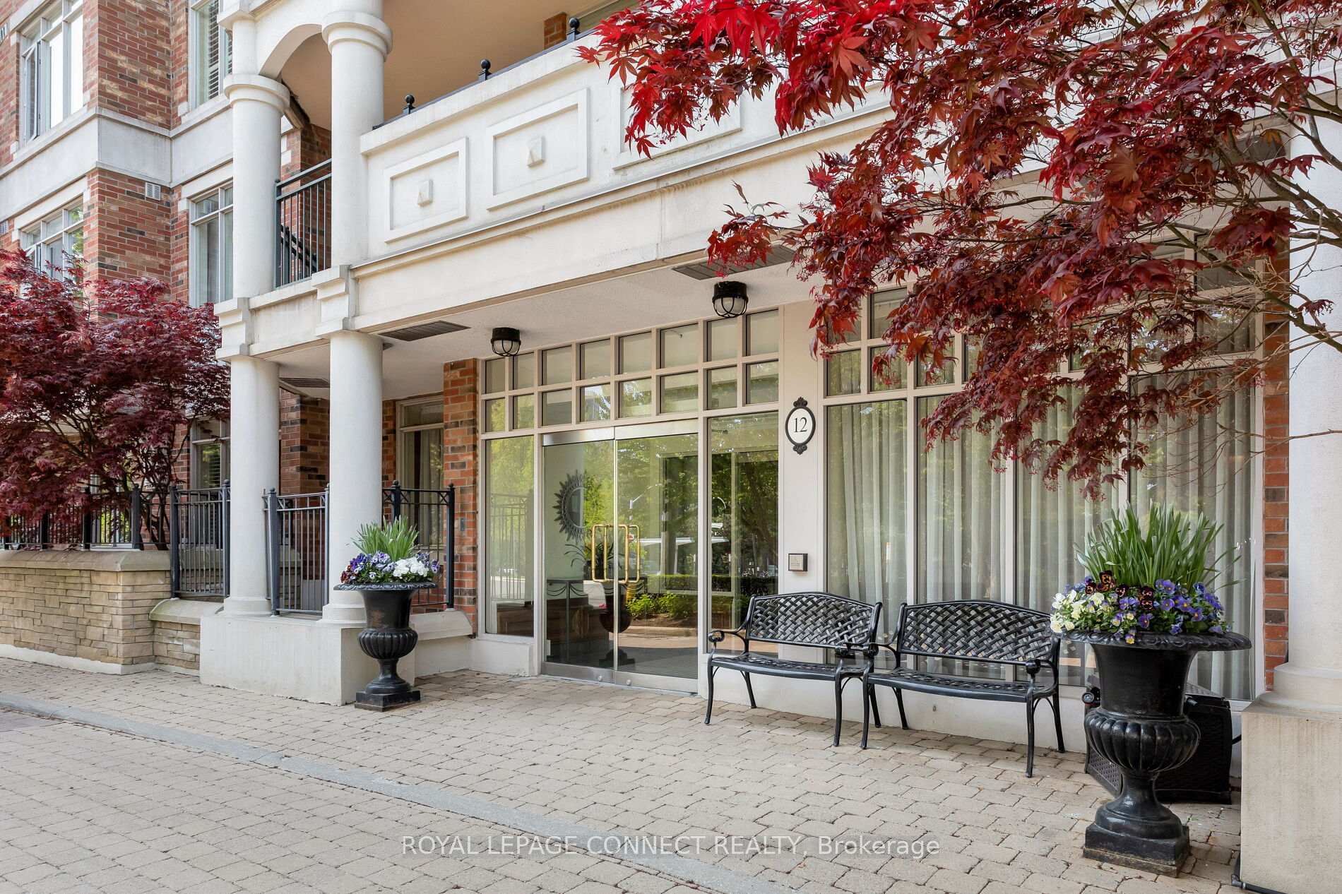 3 Bedrooms Condo at 12 Old Mill,  Toronto For sale