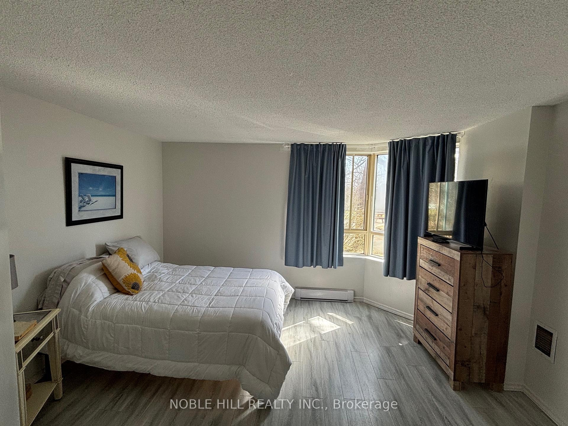 2 Bedrooms Condo at 61 markbrook,  Toronto For sale