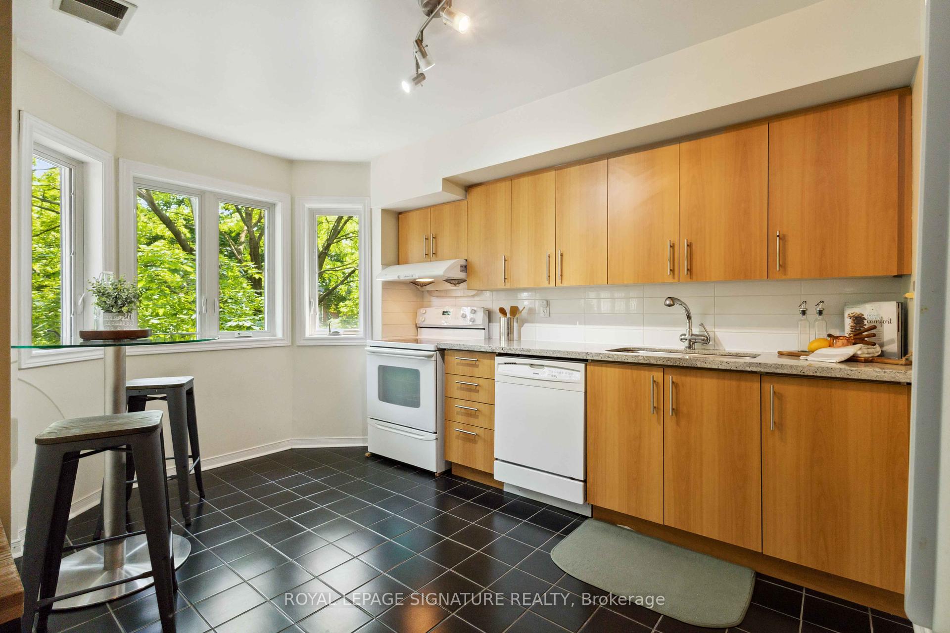2 Bedrooms Condo at 36B Massey, Toronto For sale
