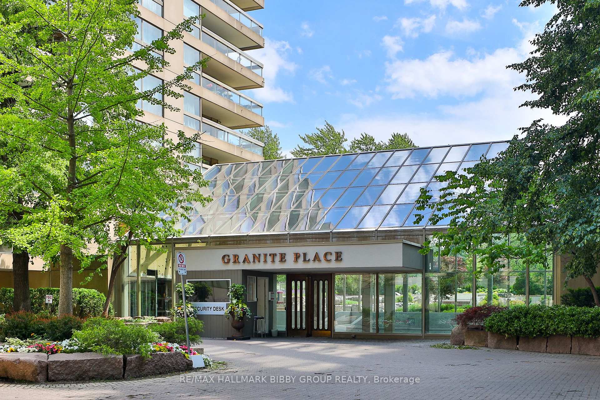 2 Bedrooms Condo at 61 St Clair, Toronto For sale