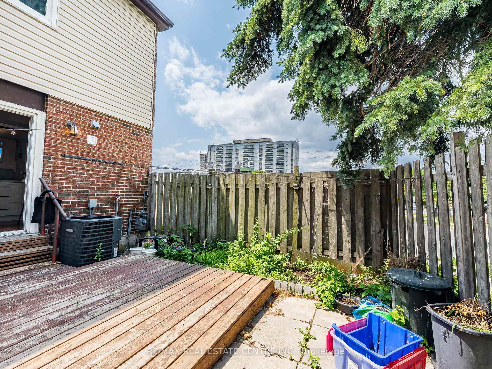 5 Bedrooms Condo at 34 San Roberto, Toronto For sale