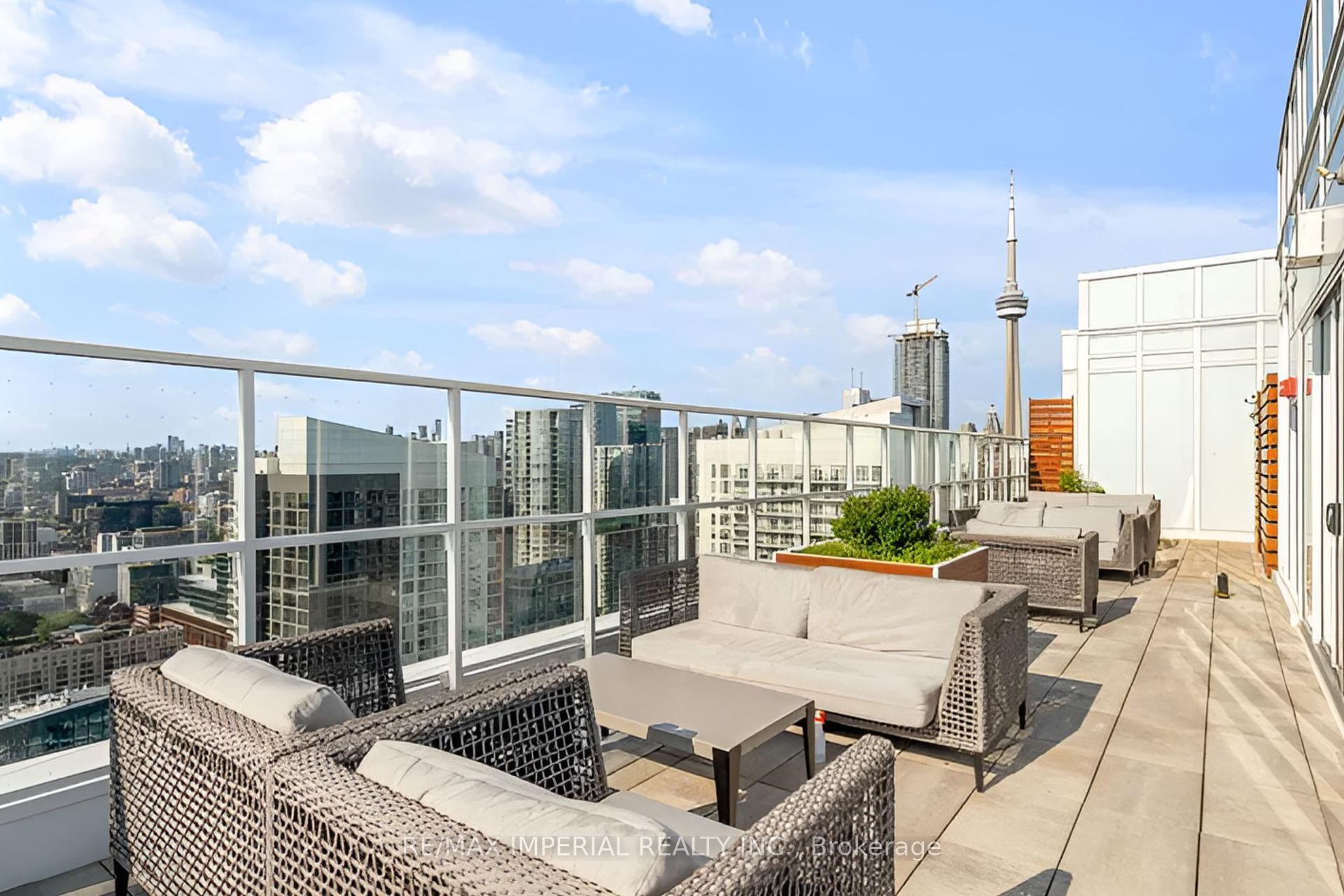 3 Bedrooms Condo at 19 Bathurst,  Toronto For sale