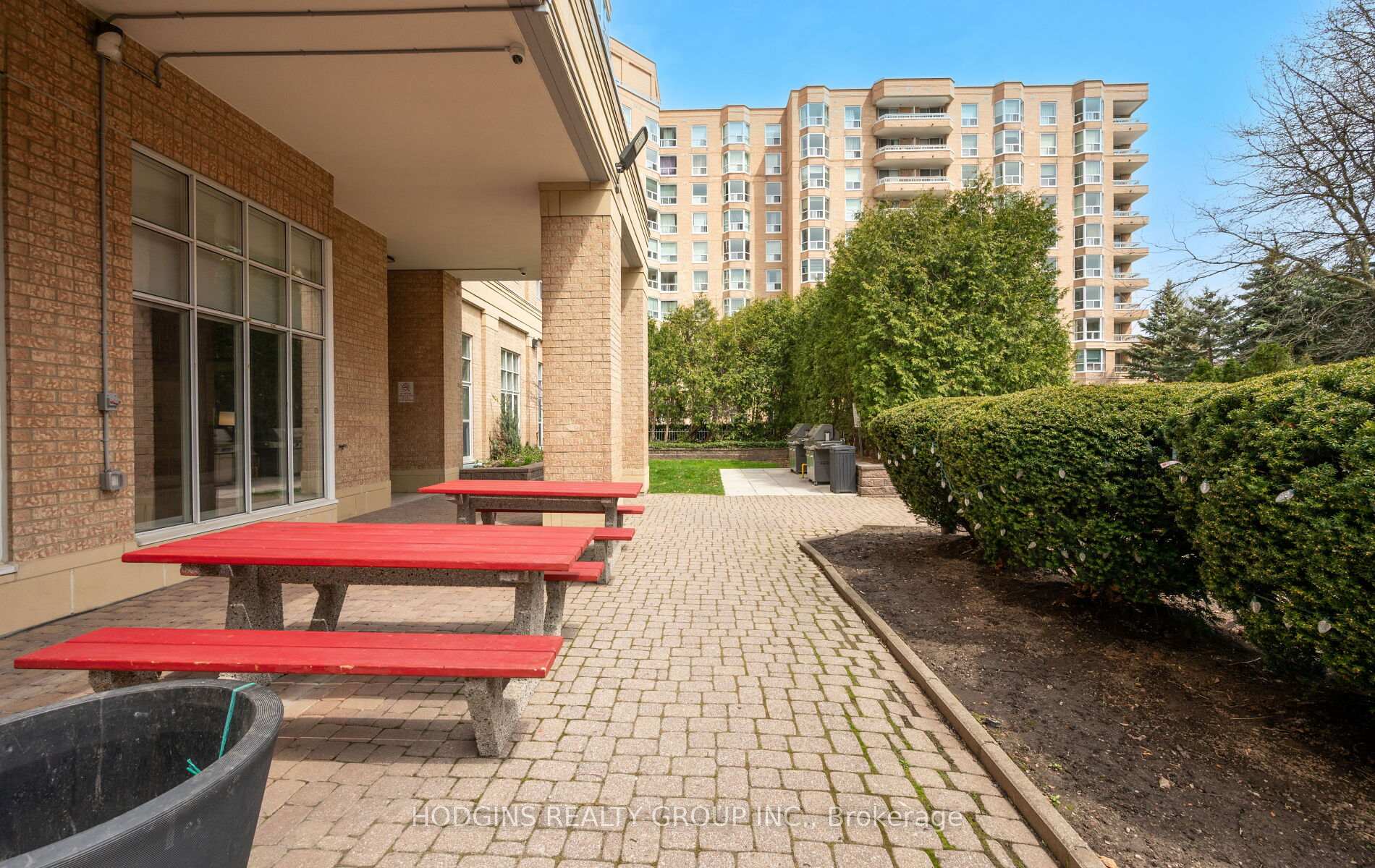 1 Bedroom Condo at 21 Overlea, Toronto For sale