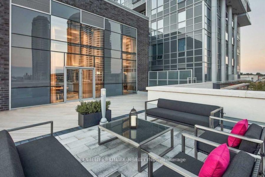 2 Bedrooms Condo at 275 Village Green, Toronto For sale