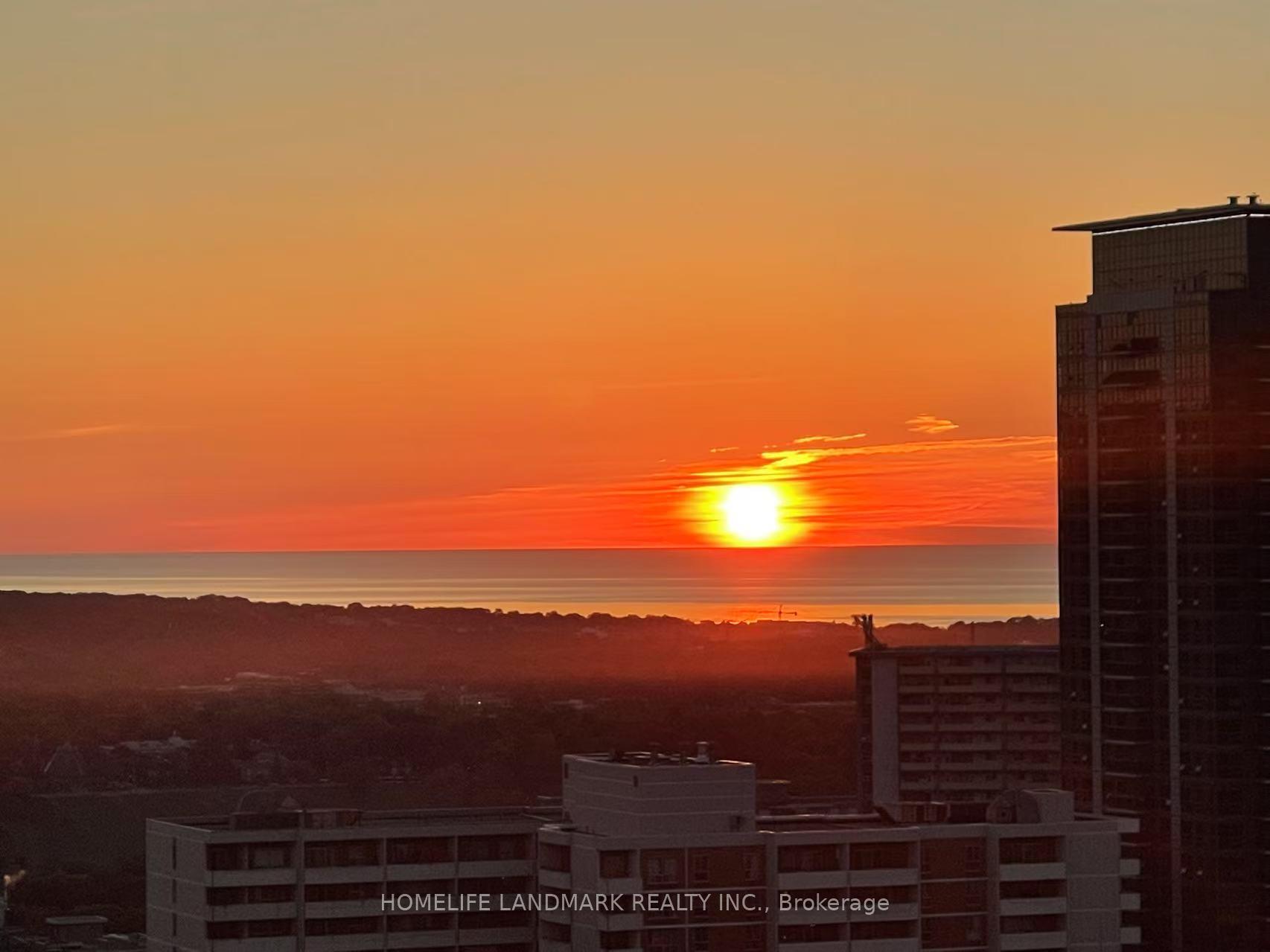 3 Bedrooms Condo at 110 Charles, Toronto For sale