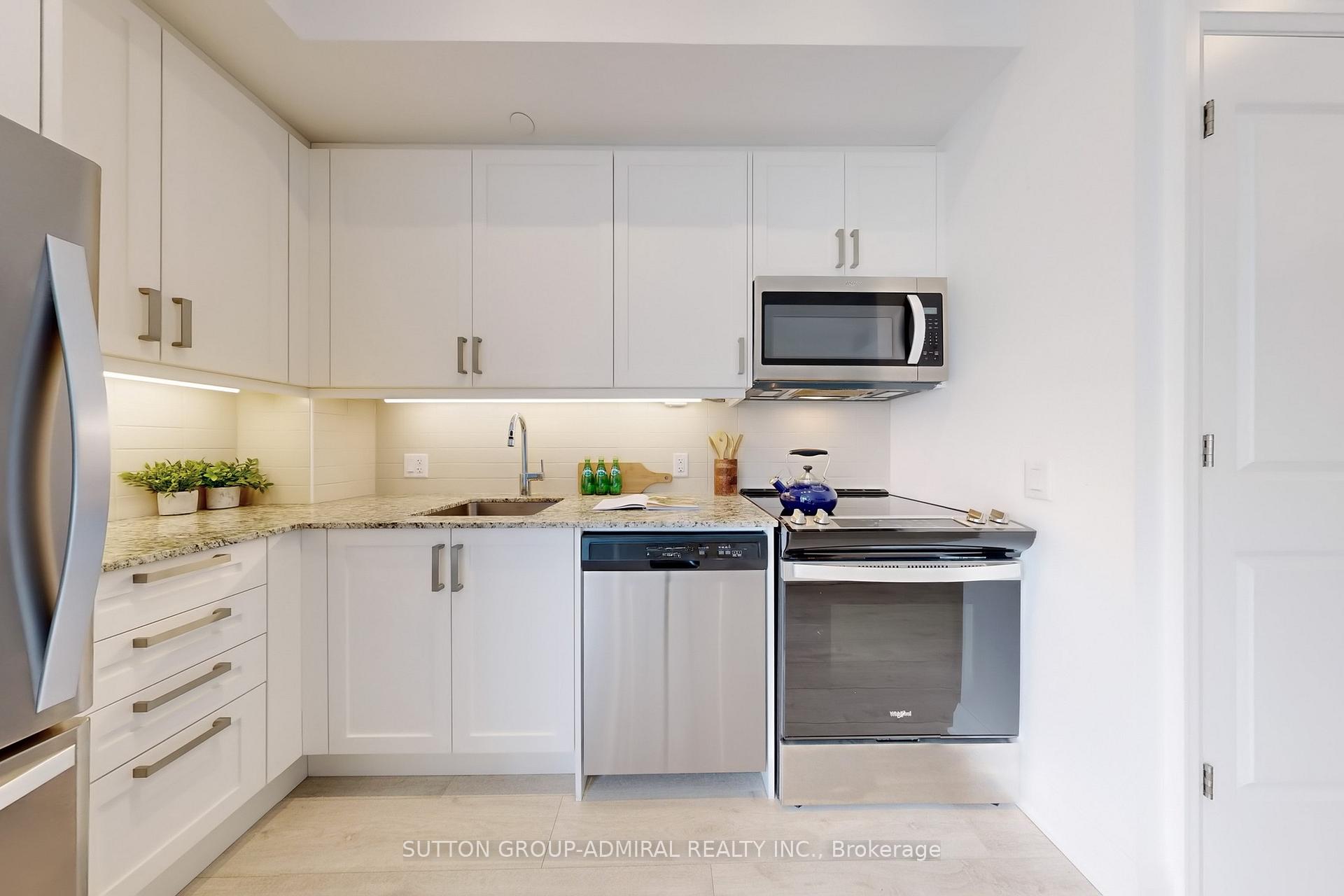 2 Bedrooms Condo at 10 Gatineau, Vaughan For sale