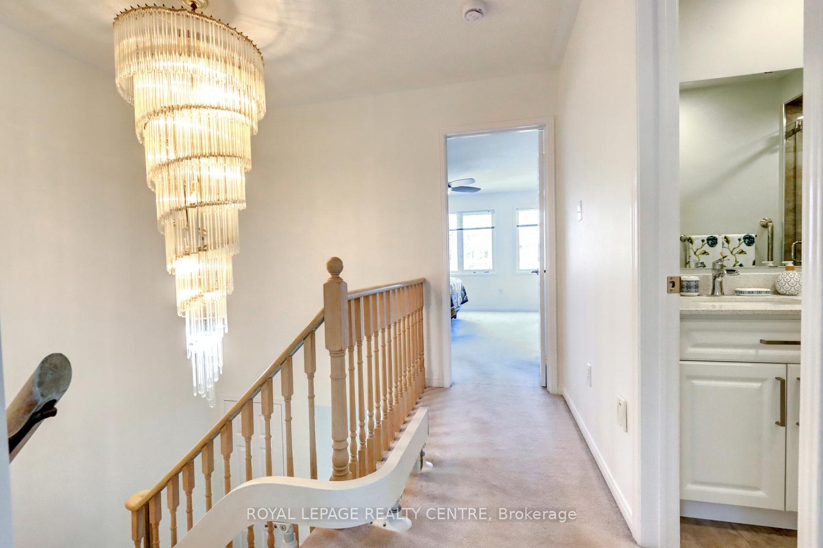 3 Bedrooms Condo at 5230 Glen Erin, Mississauga For sale