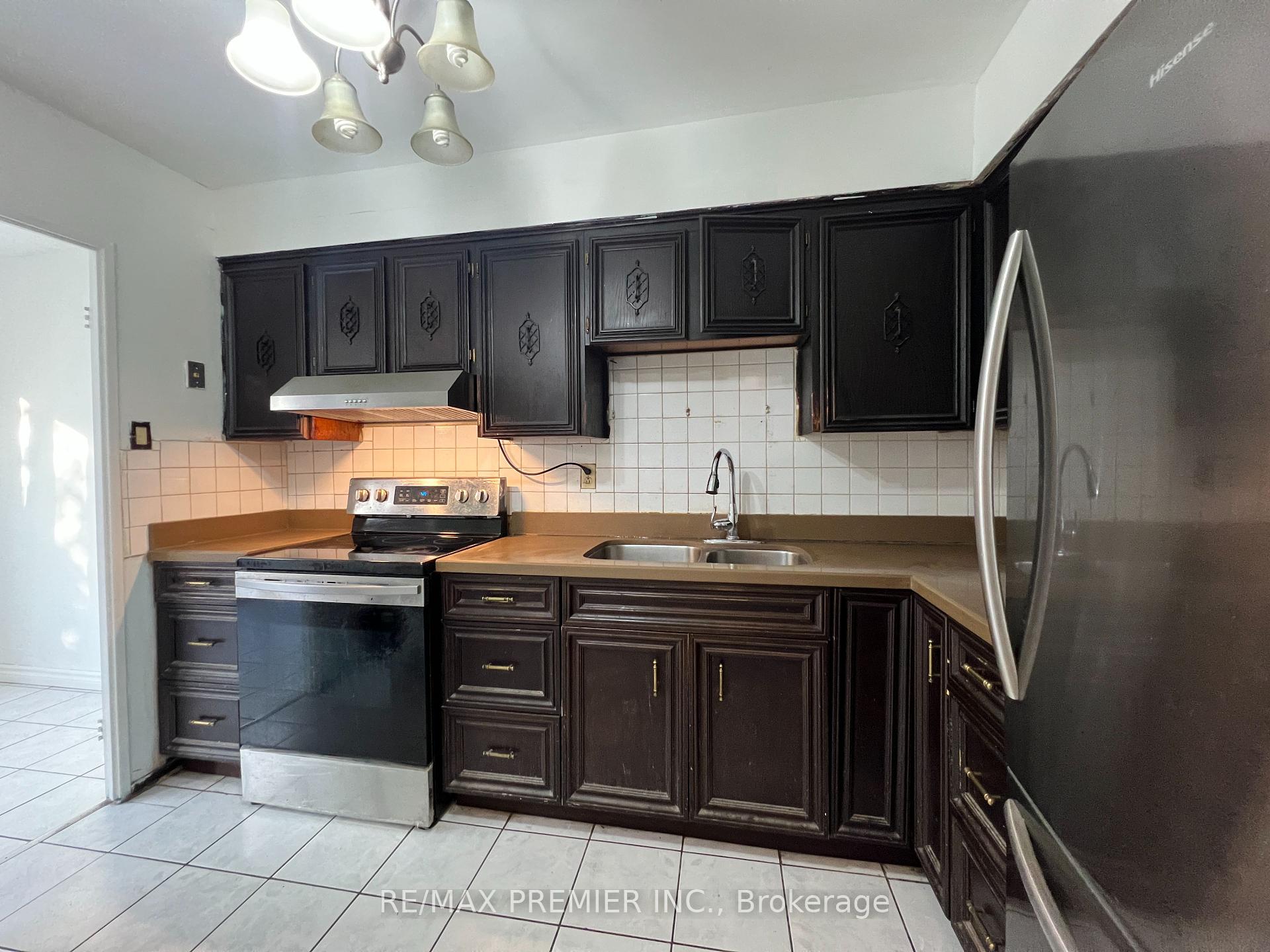 4 Bedrooms Condo at 10 Eddystone, Toronto For sale