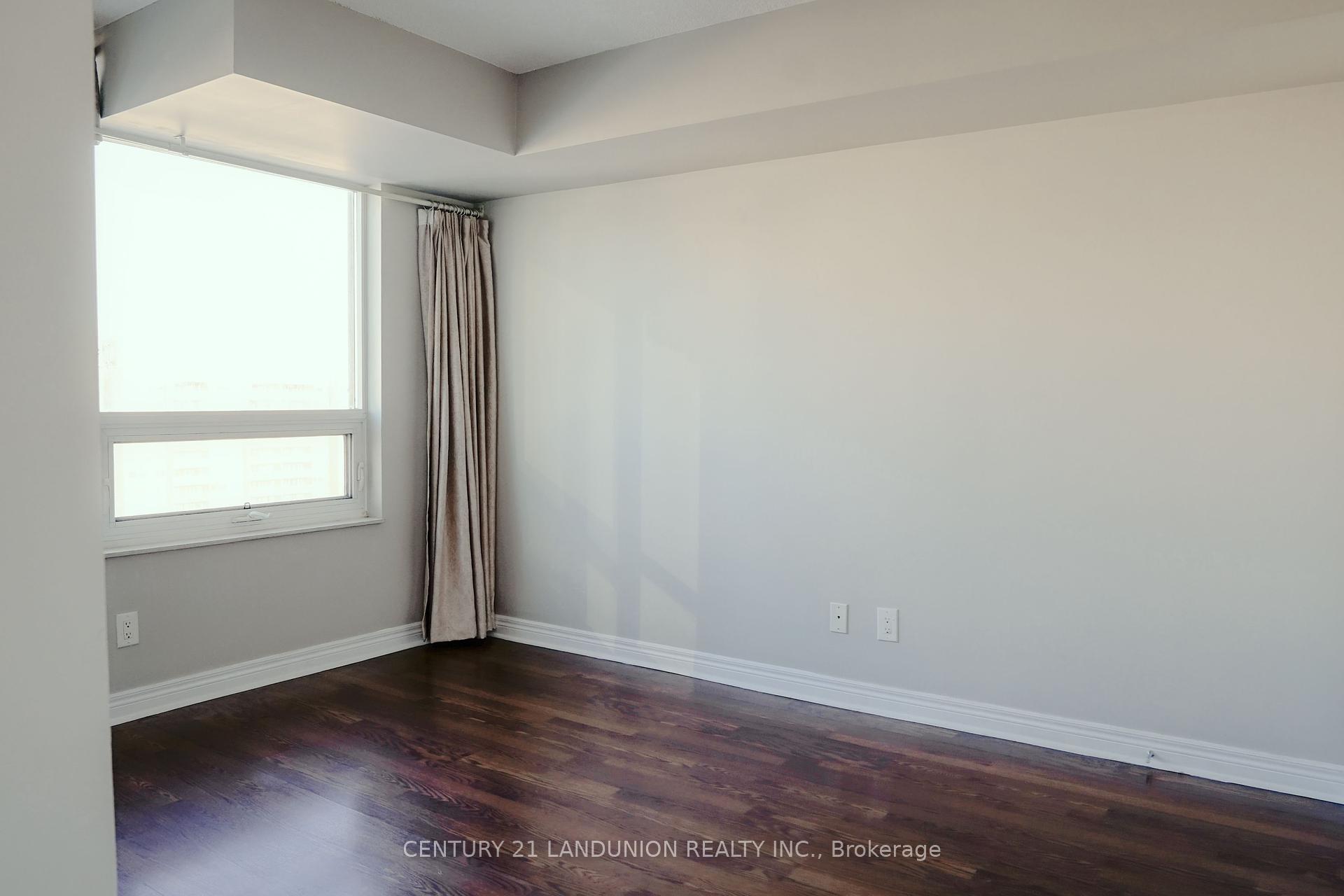 2 Bedrooms Condo at 208 Enfield, Mississauga For sale