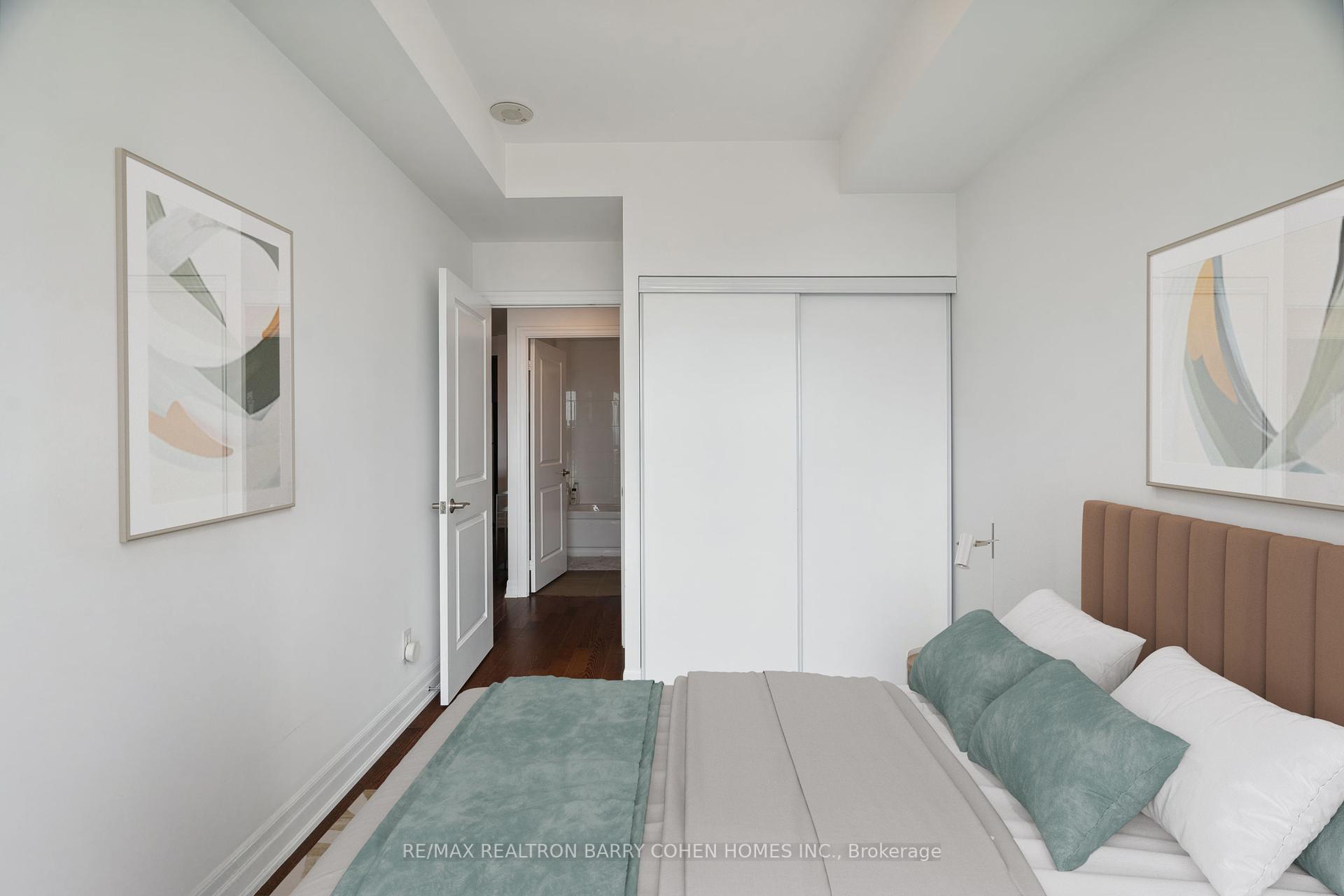 2 Bedrooms Condo at 500 St Clair, Toronto For sale