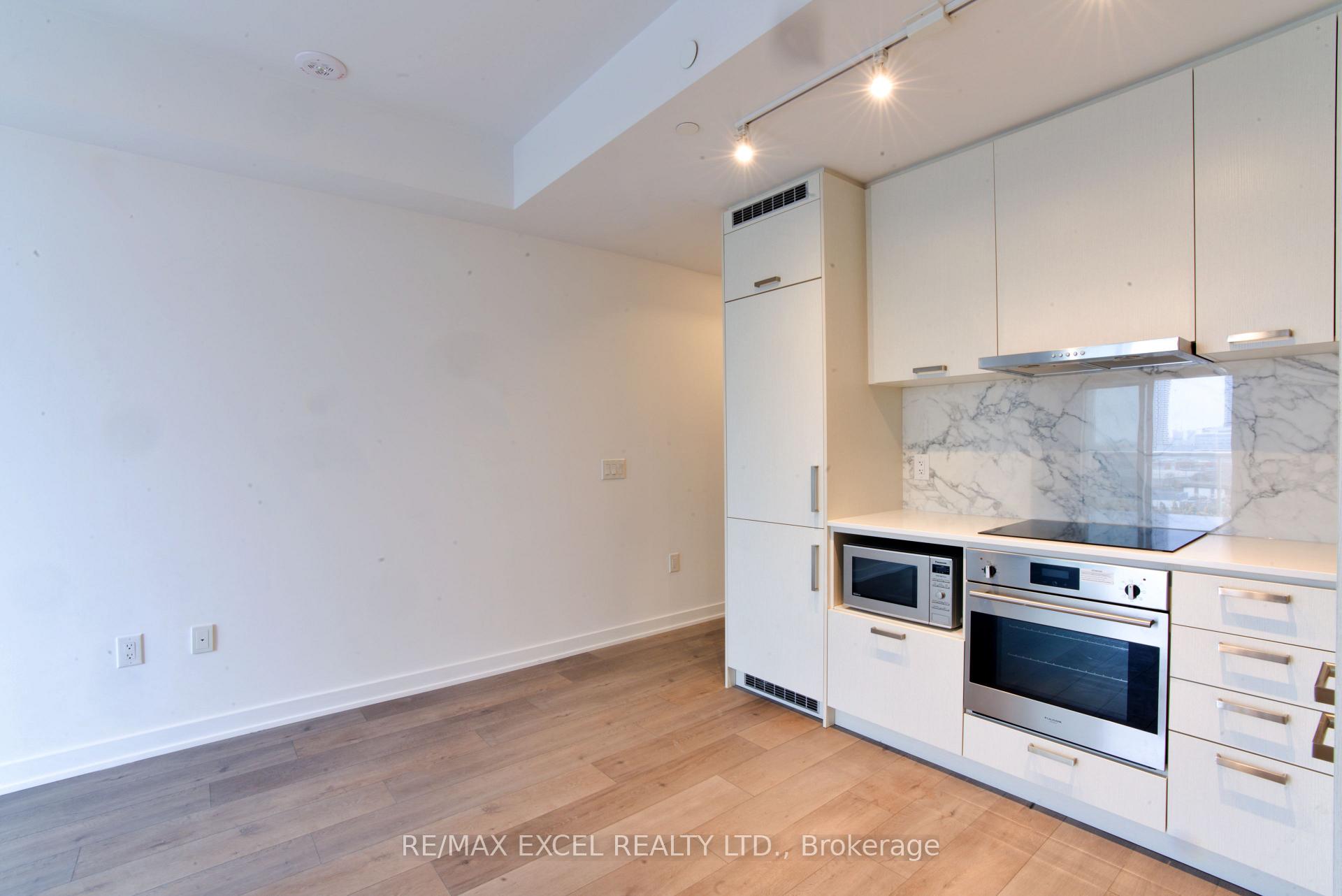 1 Bedroom Condo at 38 Honeycrisp, Vaughan For sale