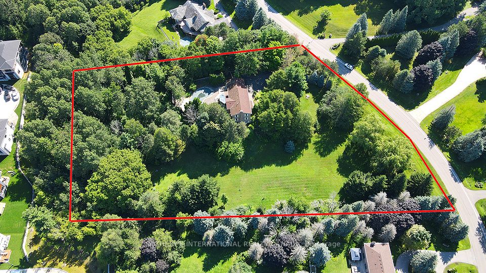 30 Hunters Glen Road, Aurora, ON L4G 6W4