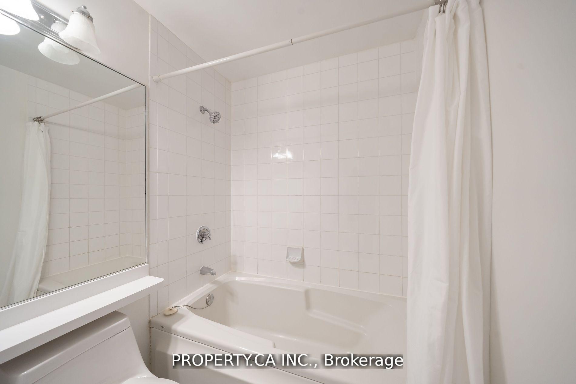 2 Bedrooms Condo at 10 Queens, Toronto For sale