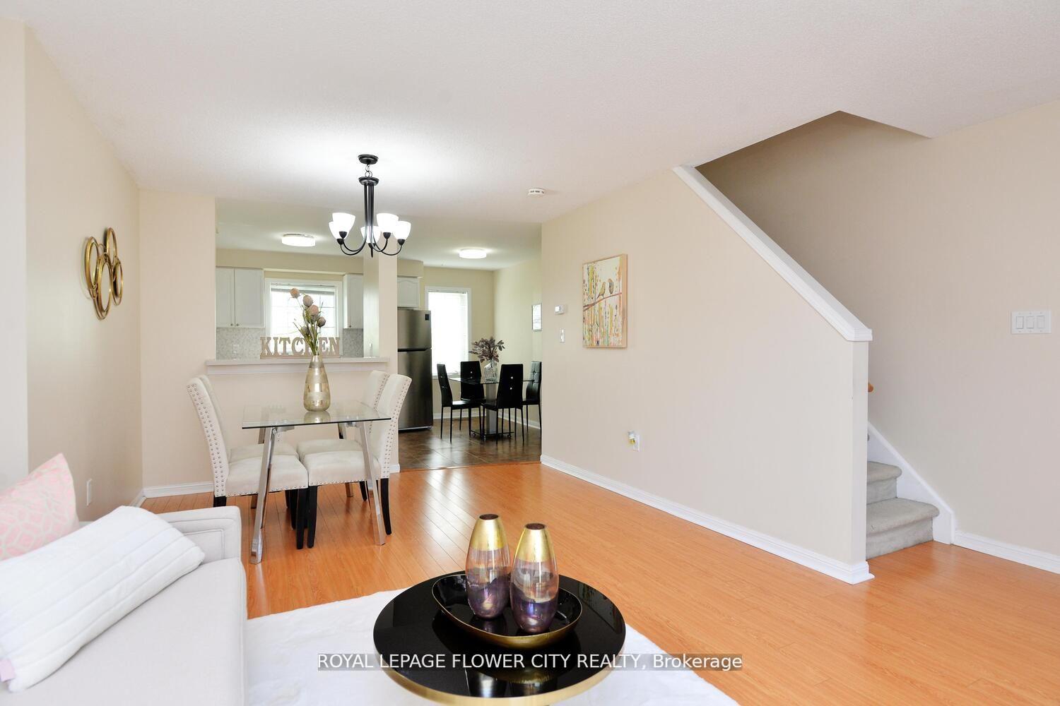 3 Bedrooms Condo at 4950 Rathkeale,  Mississauga For sale