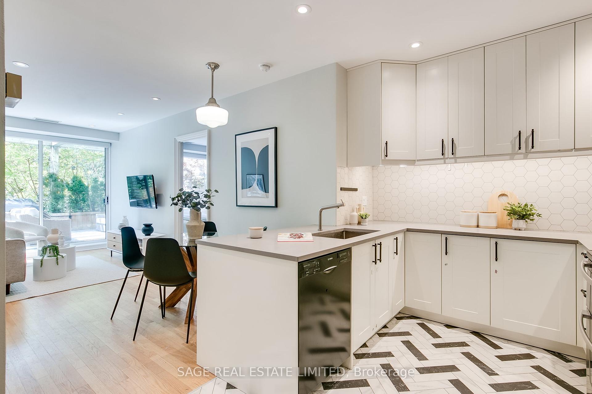 2 Bedrooms Condo at 111 Merton, Toronto For sale