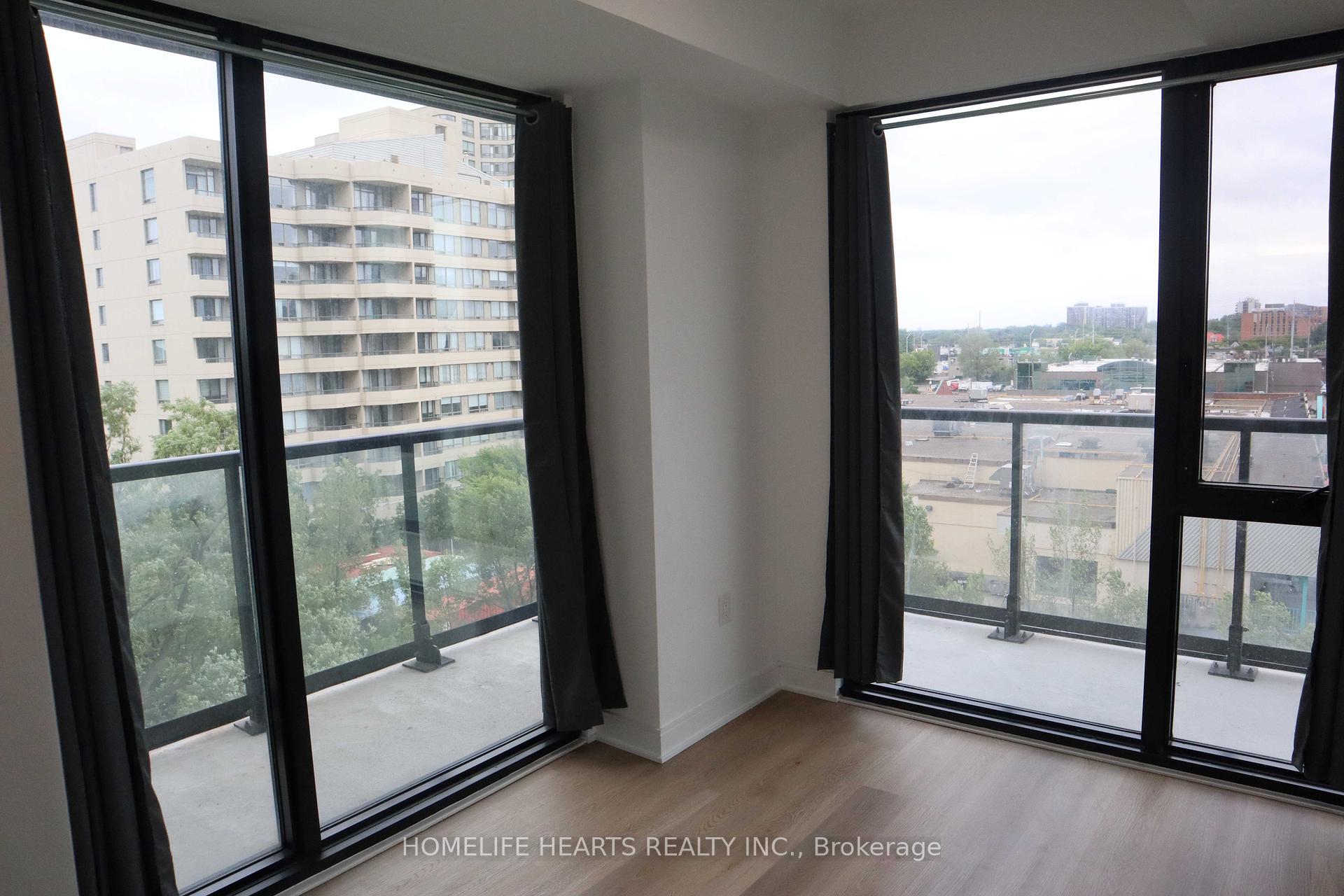 3 Bedrooms Condo at 86 Dundas, Mississauga For sale