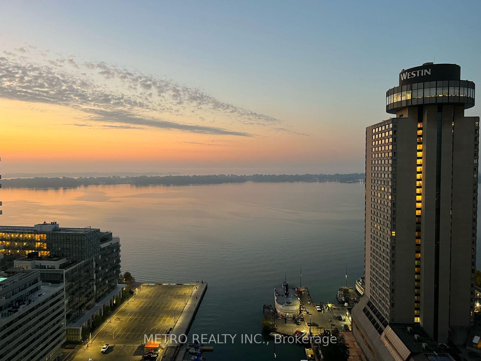 2 Bedrooms Condo at 10 Yonge, Toronto For sale