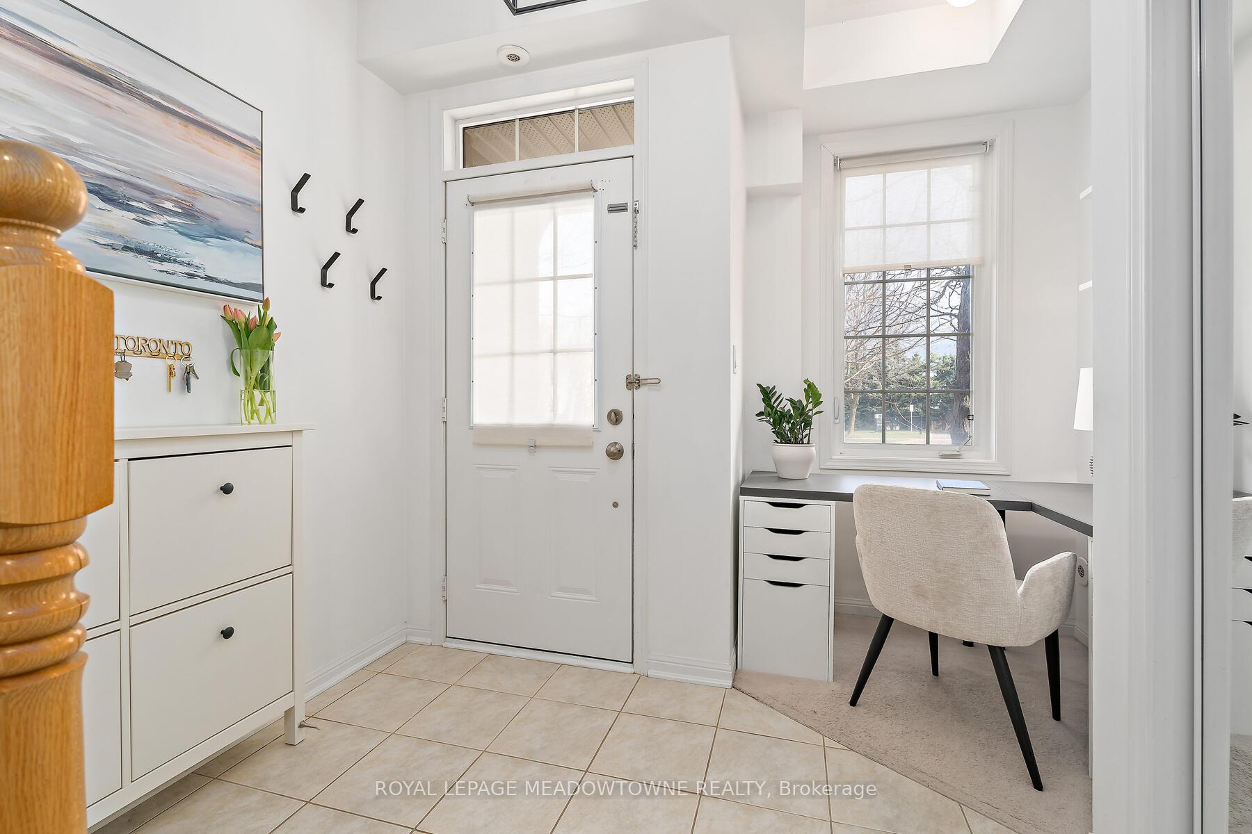 2 Bedrooms Condo at 2614 Dashwood, Oakville For sale