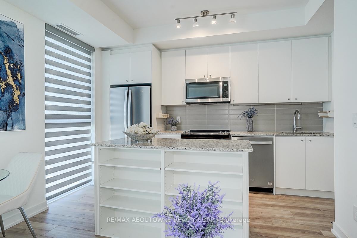 1 Bedroom Condo at 335 Wheat Boom,  Oakville For sale