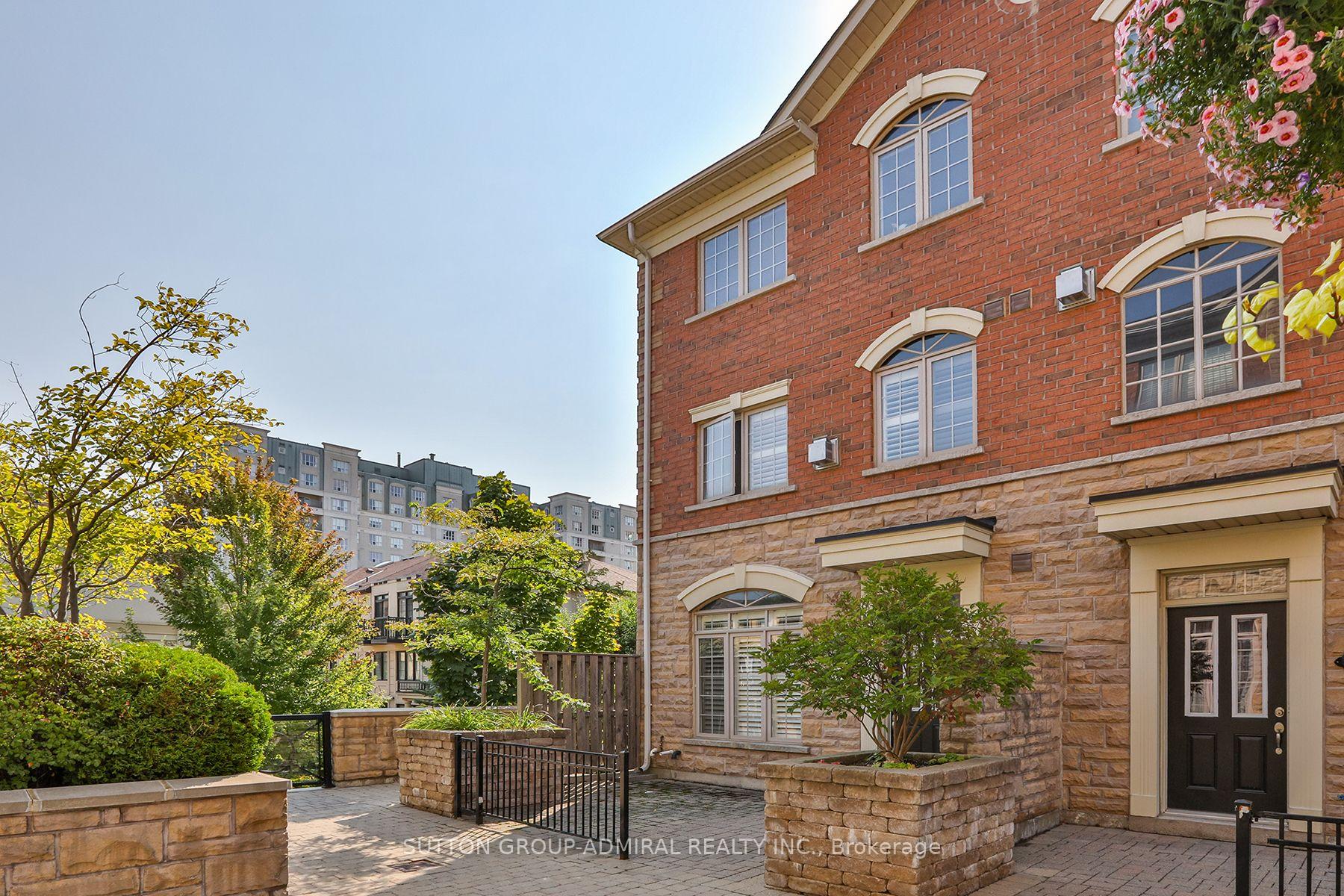 3 Bedrooms Condo at 8 Brighton, Vaughan For sale