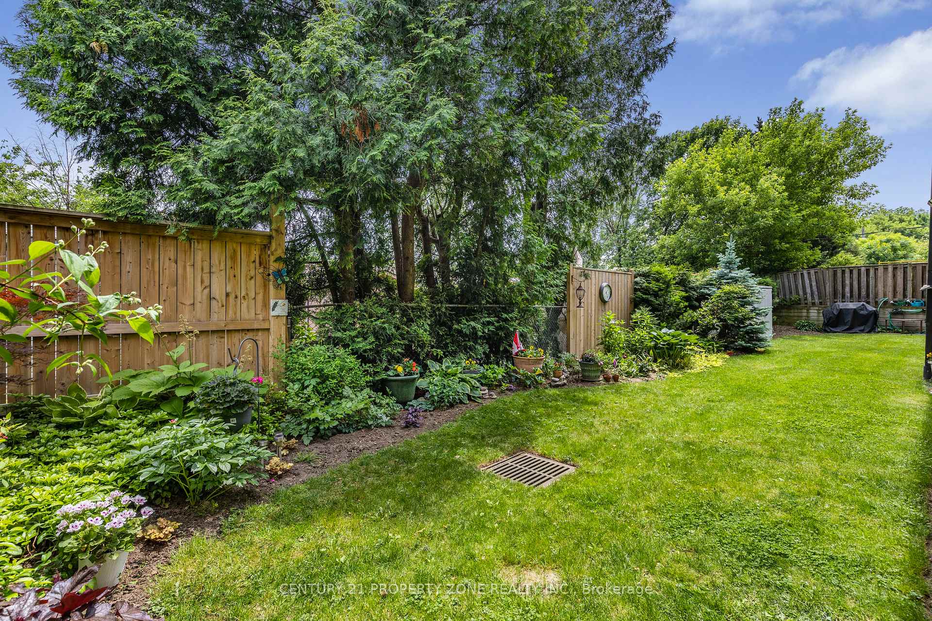 2 Bedrooms Condo at 482 James, Hamilton For sale
