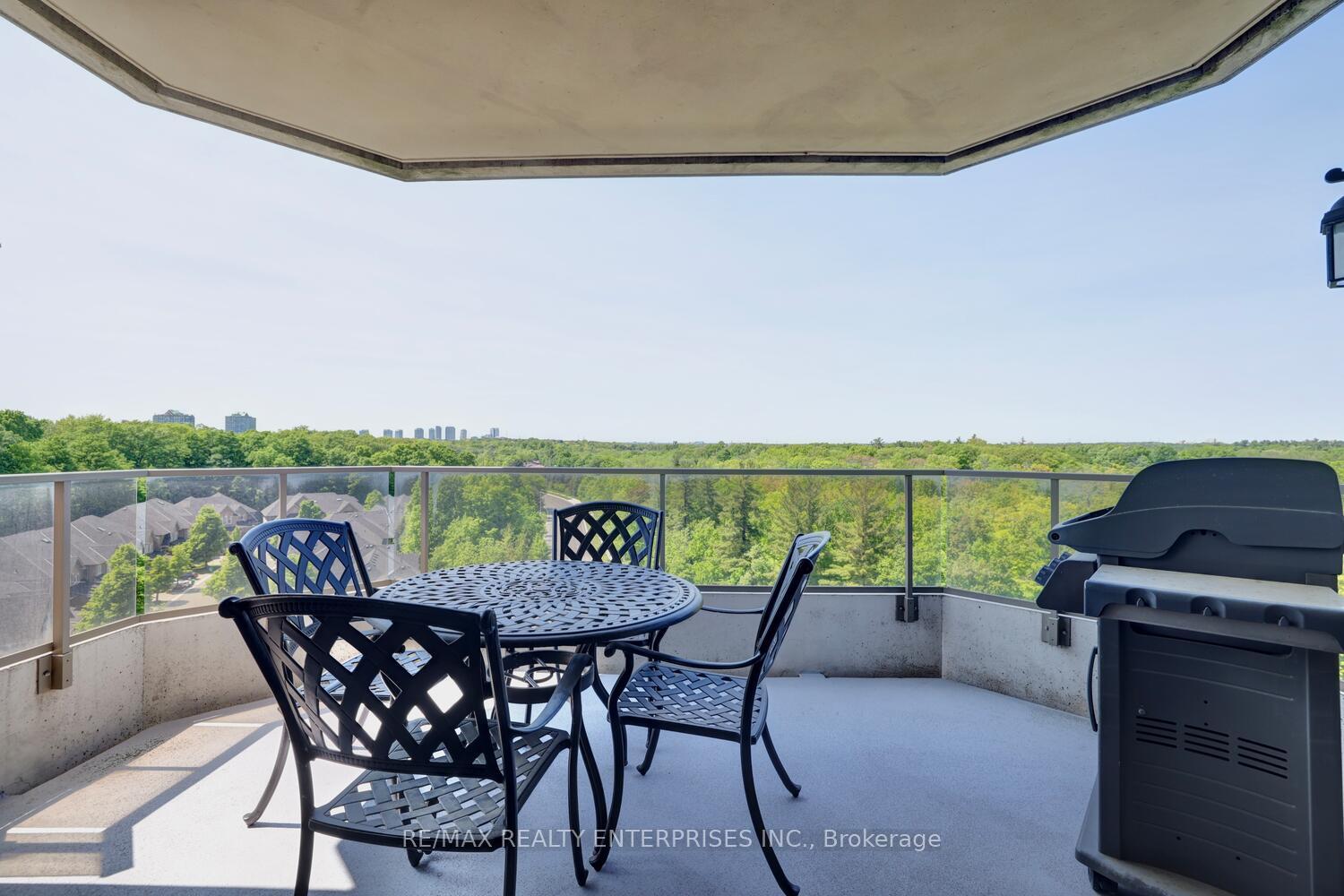 3 Bedrooms Condo at 1900 The Collegeway, Mississauga For sale
