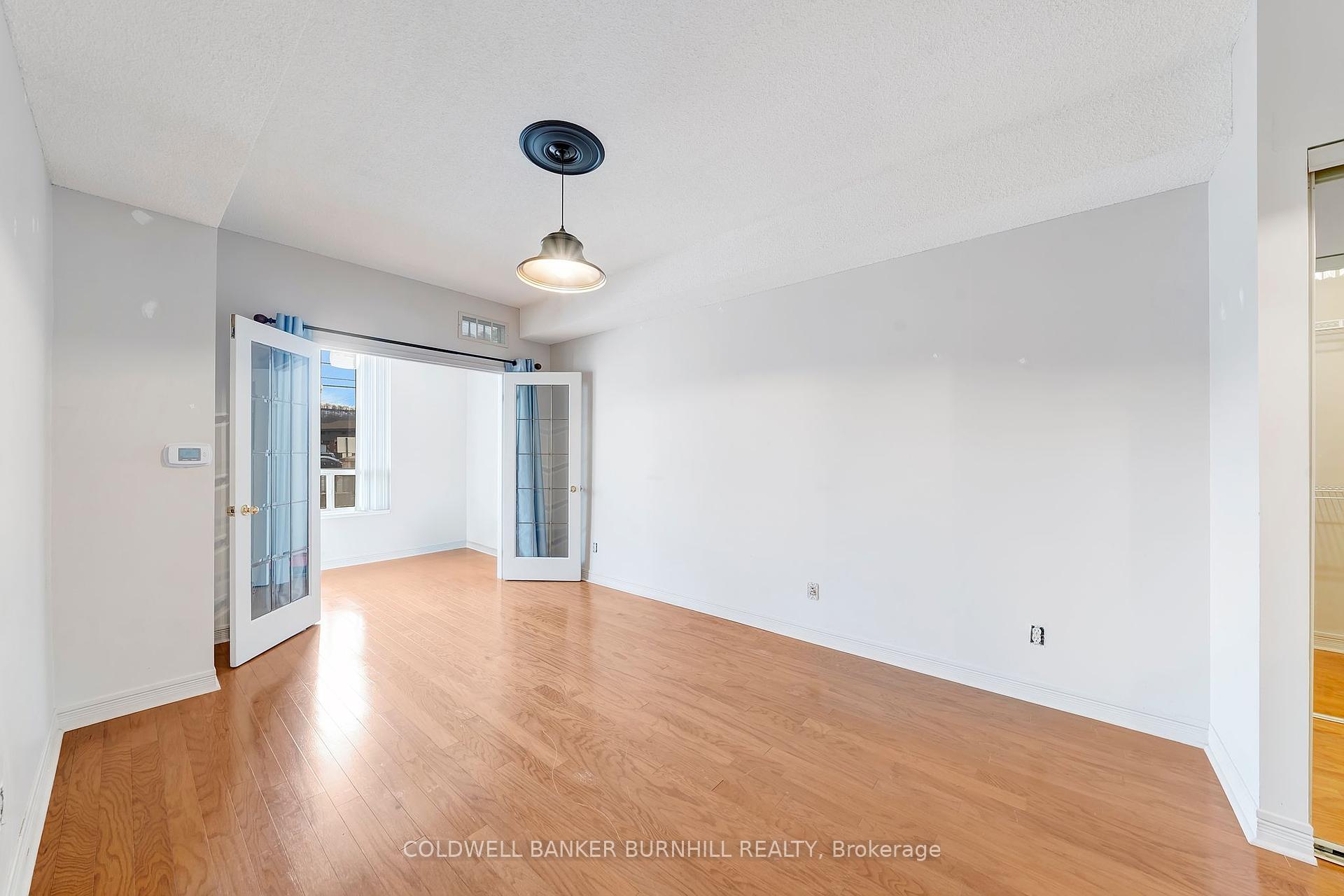 3 Bedrooms Condo at 495 Highway 8,  Hamilton For sale