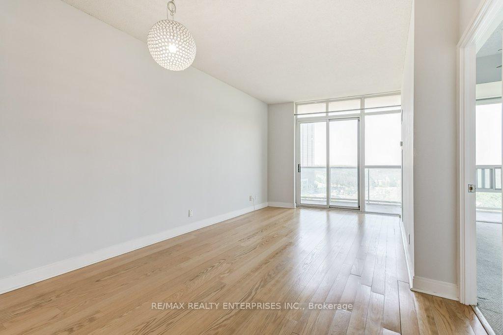 2 Bedrooms Condo at 80 Absolute, Mississauga For sale