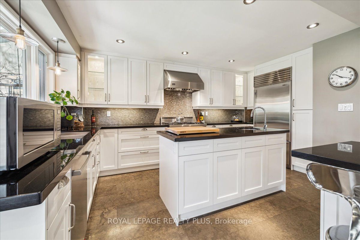 3413 Autumnleaf Crescent