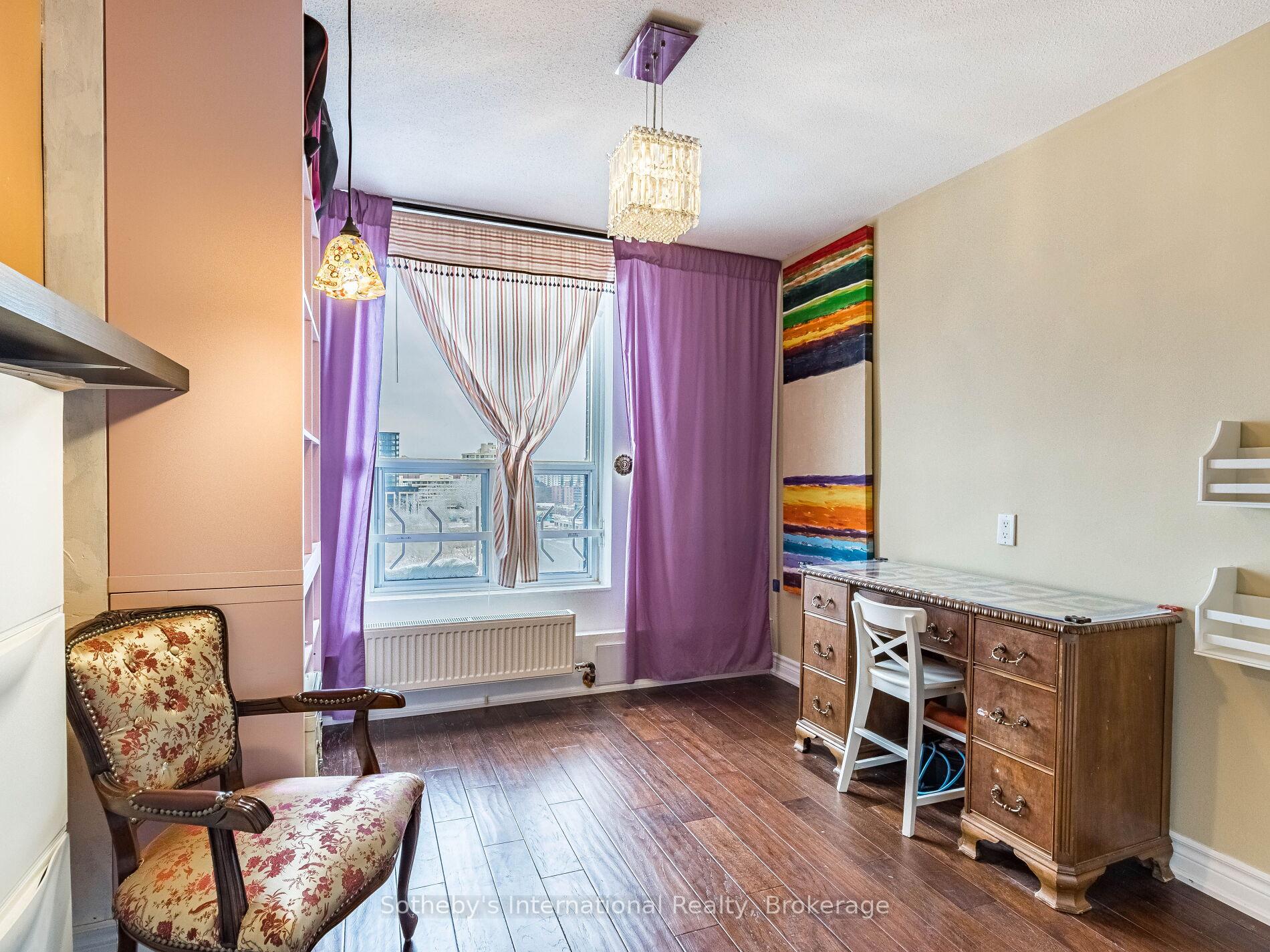 3 Bedrooms Condo at 3120 Kirwin,  Mississauga For sale