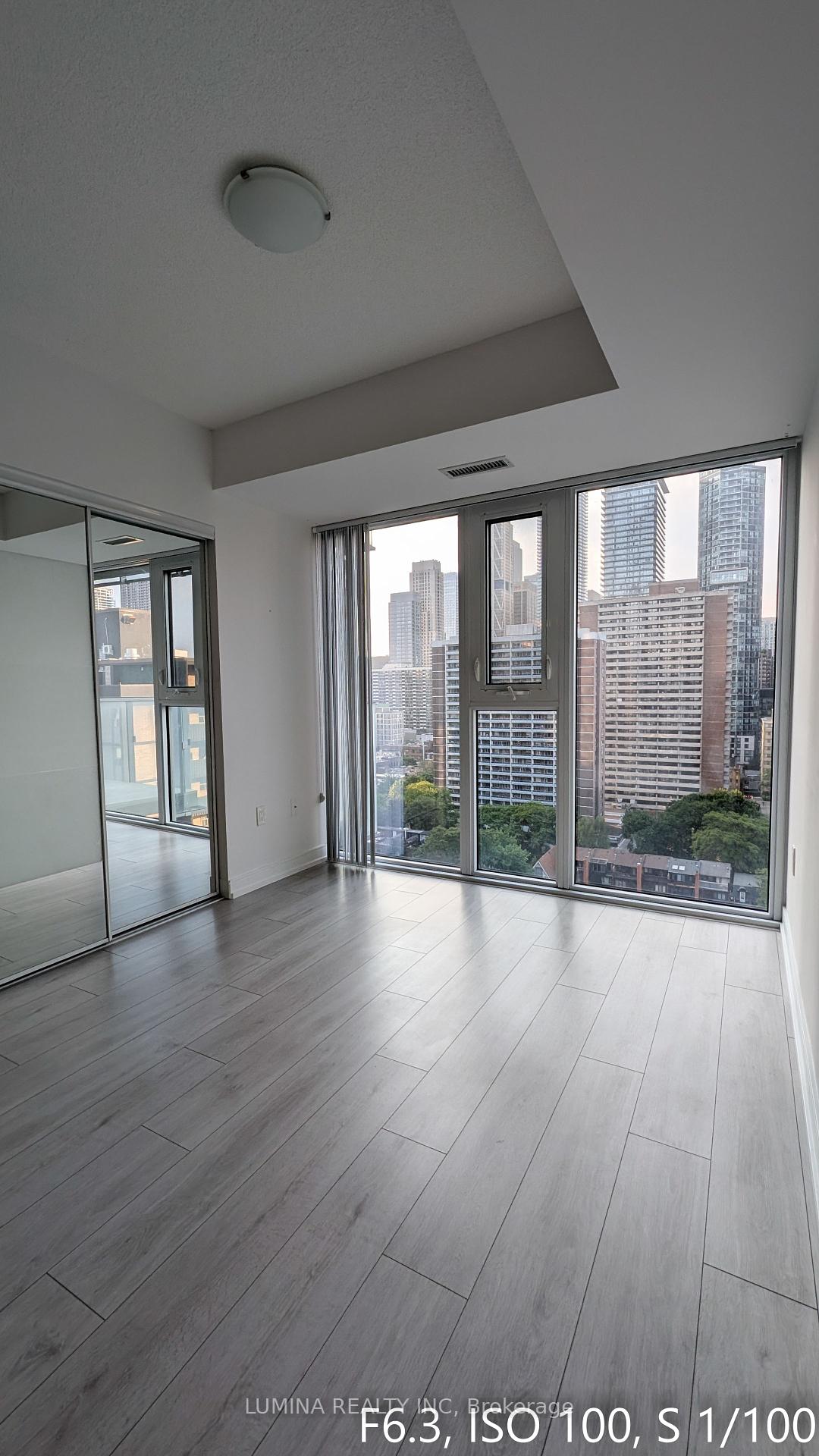 2 Bedrooms Condo at 50 Wellesley, Toronto For sale