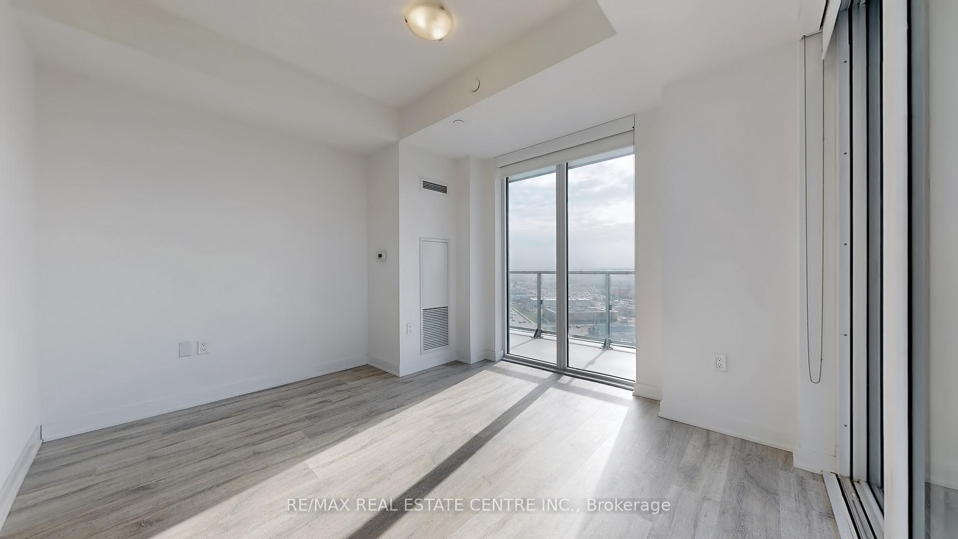3 Bedrooms Condo at 4655 Metcalfe,  Mississauga For sale