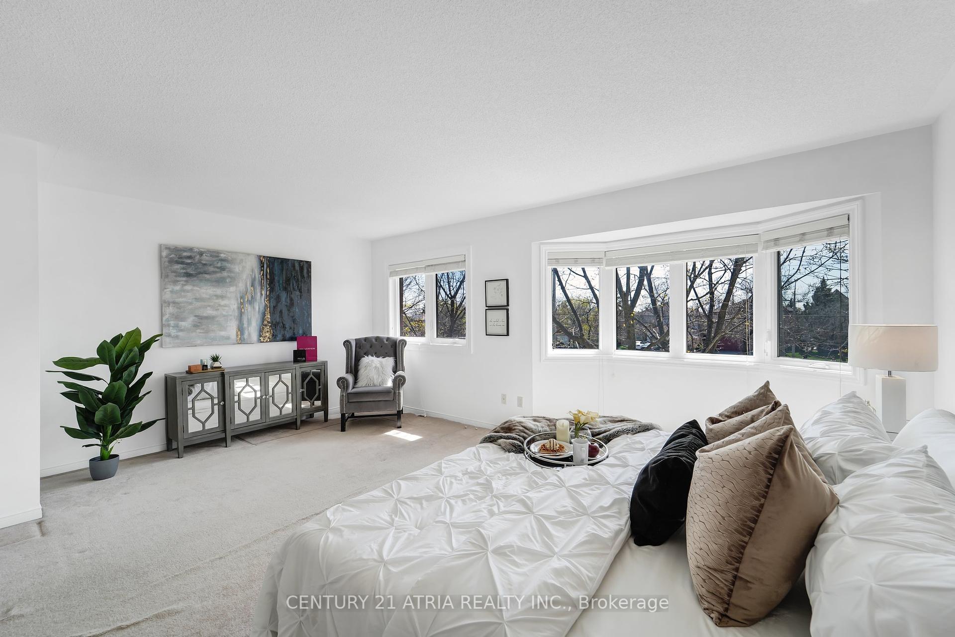 3 Bedrooms Condo at 1485 Torrington,  Mississauga For sale