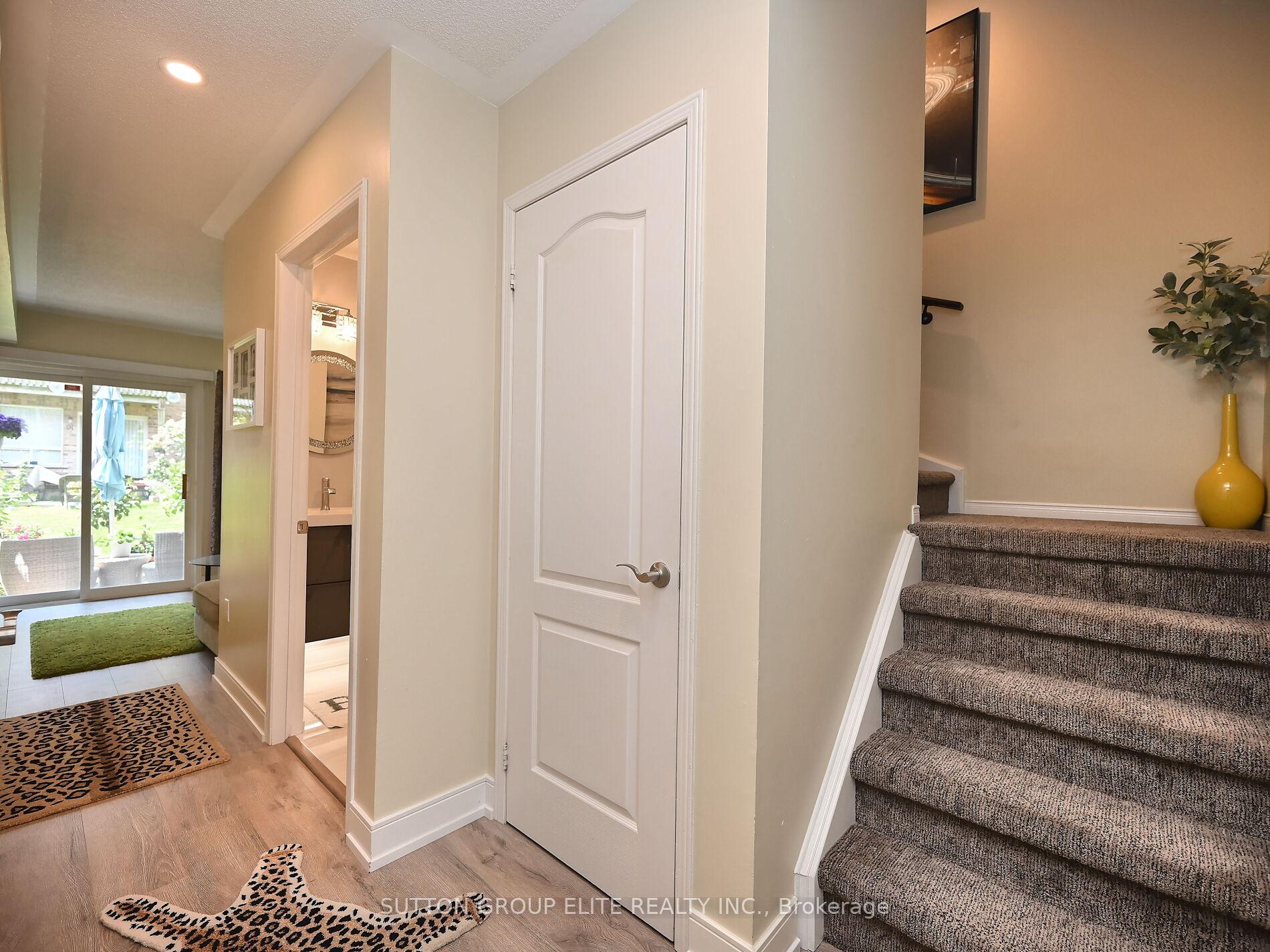 3 Bedrooms Condo at 601 Shoreline, Mississauga For sale