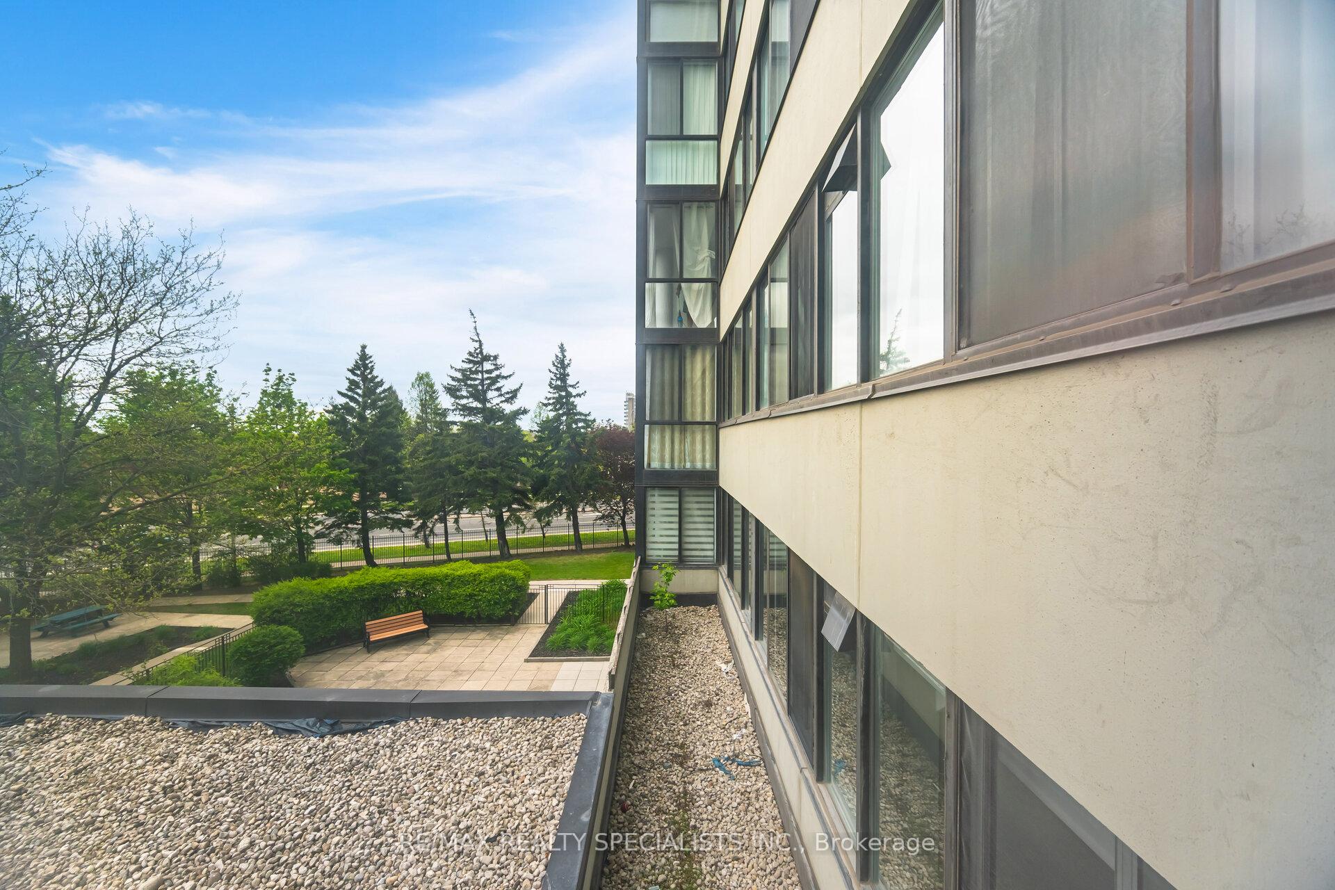 3 Bedrooms Co-op at 350 Webb, Mississauga For sale