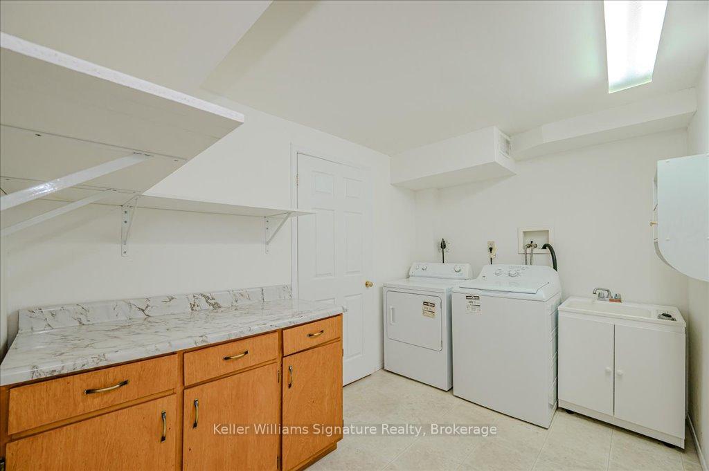 3 Bedrooms Condo at 2055 Walkers,  Burlington For sale