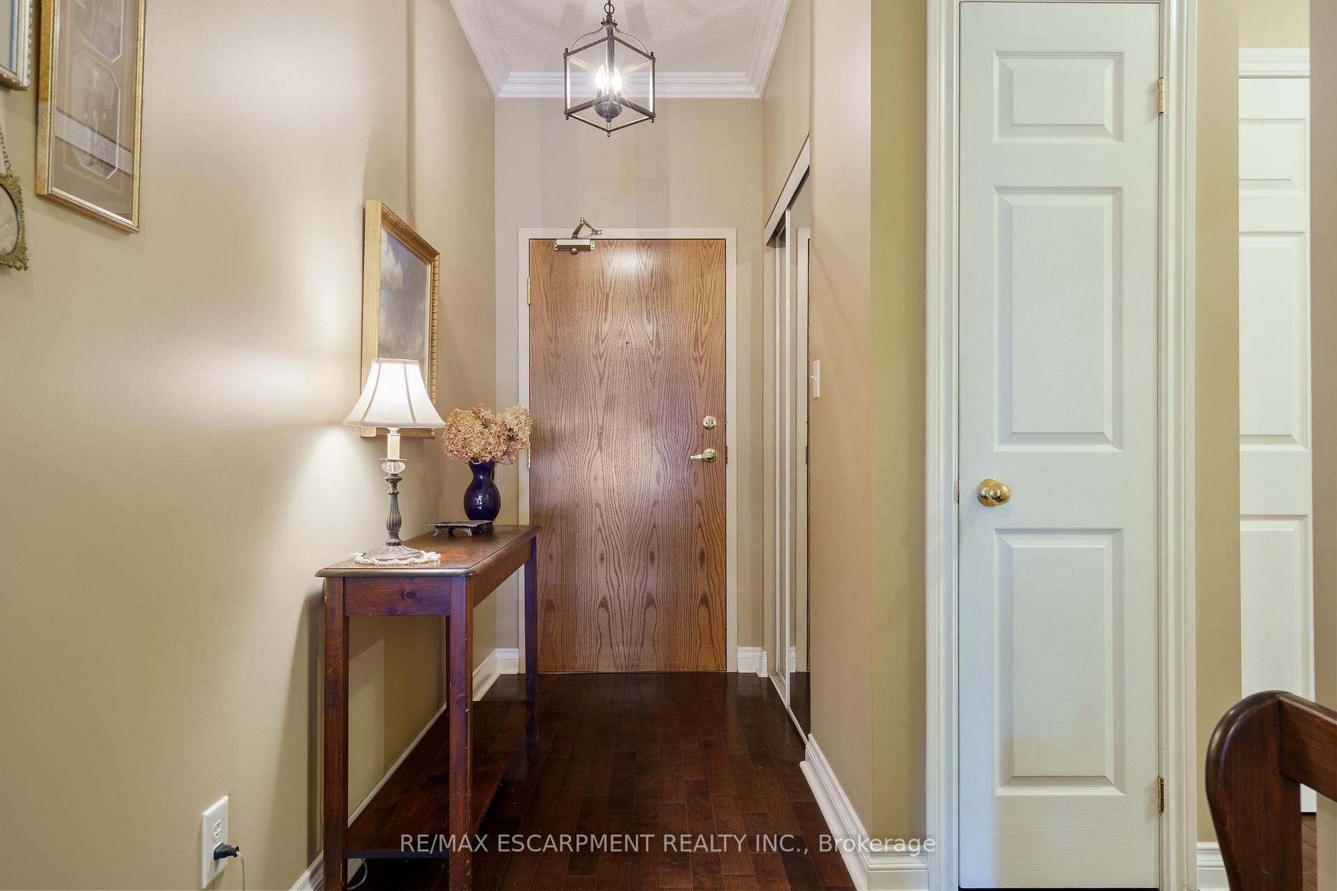 2 Bedrooms Condo at 4000 Creekside, Hamilton For sale