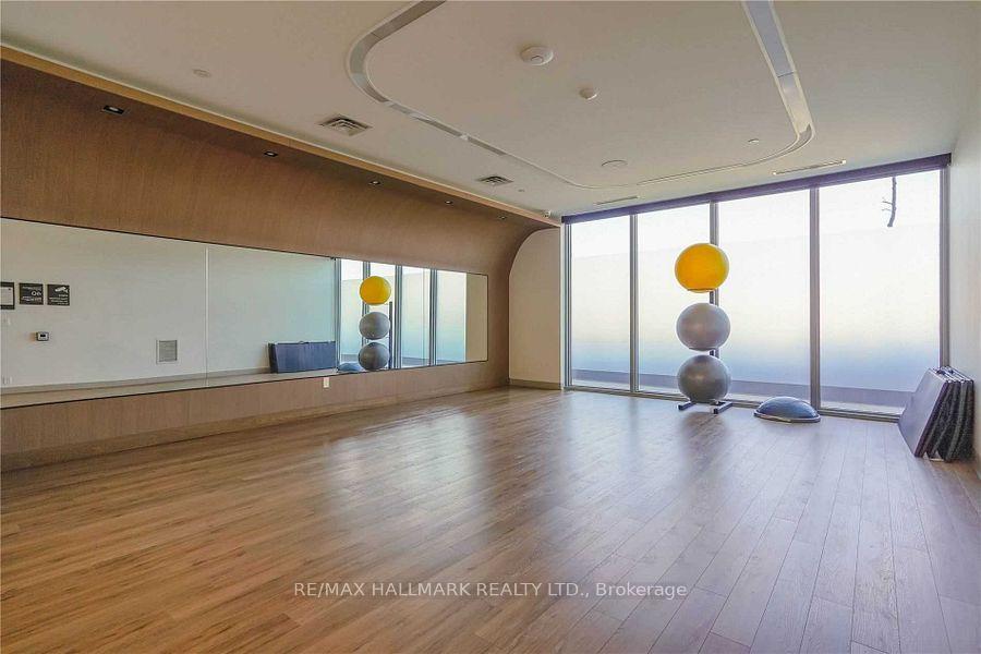 2 Bedrooms Condo at 225 Village Green, Toronto For sale