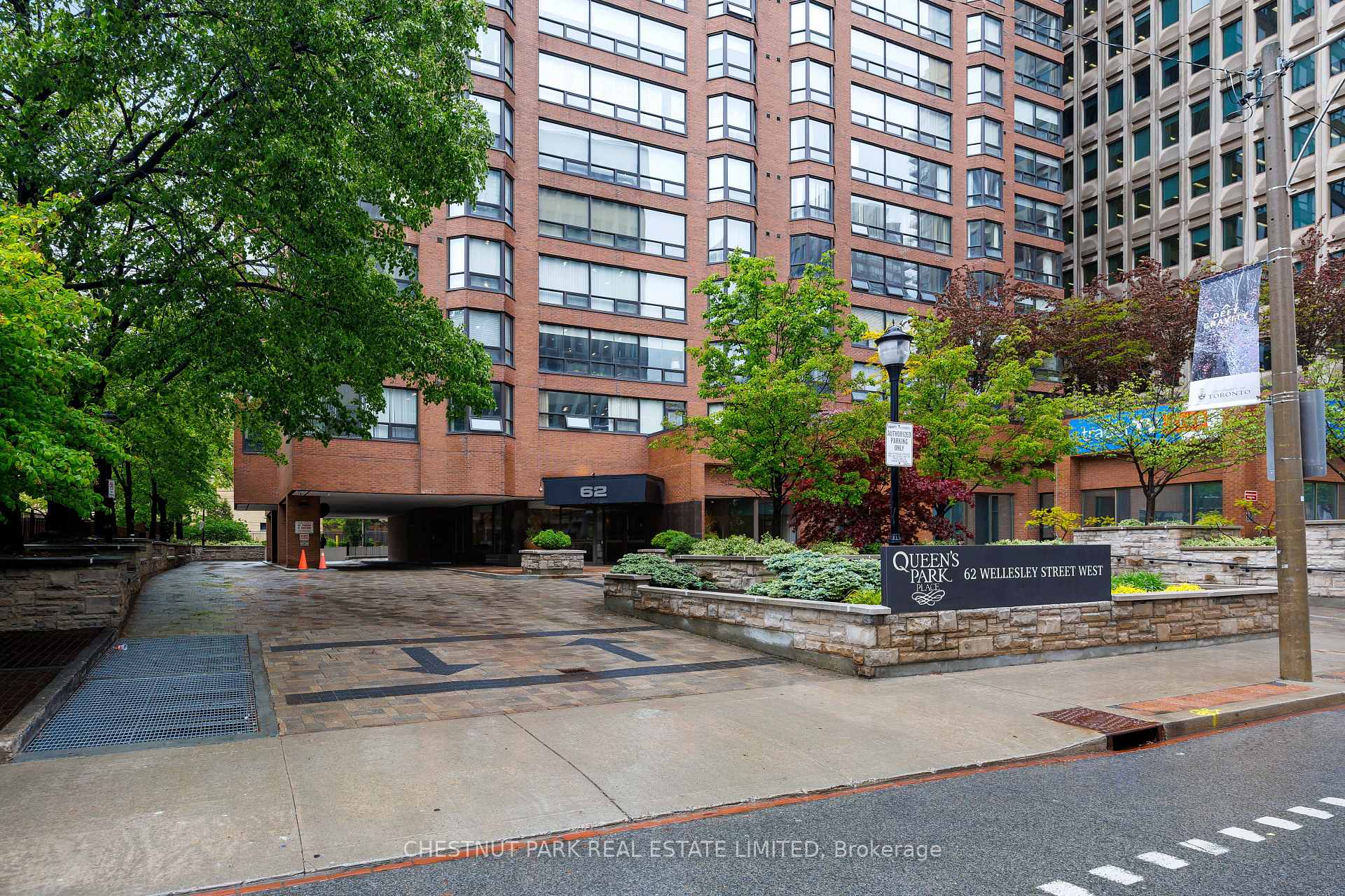 3 Bedrooms Condo at 62 Wellesley, Toronto For sale