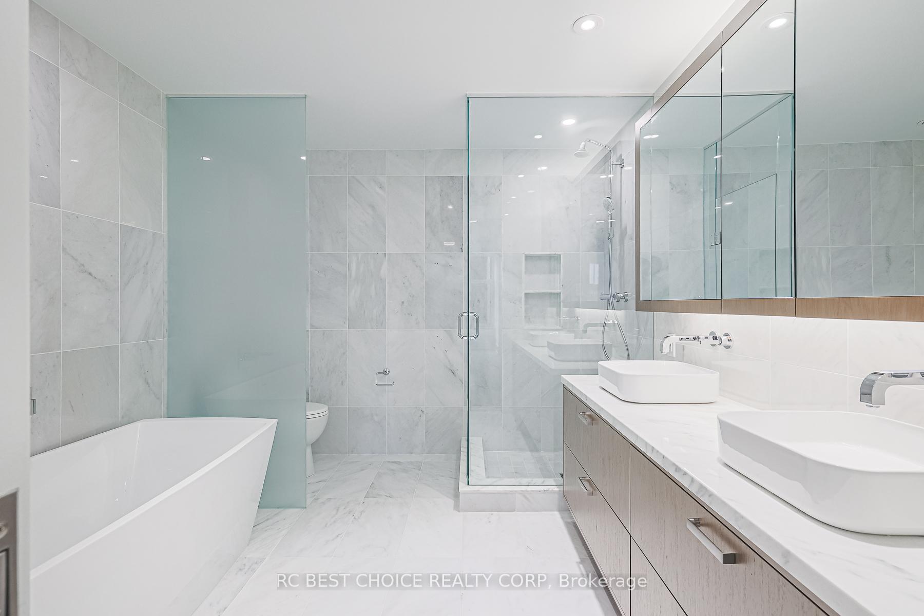 3 Bedrooms Condo at 455 Wellington, Toronto For sale