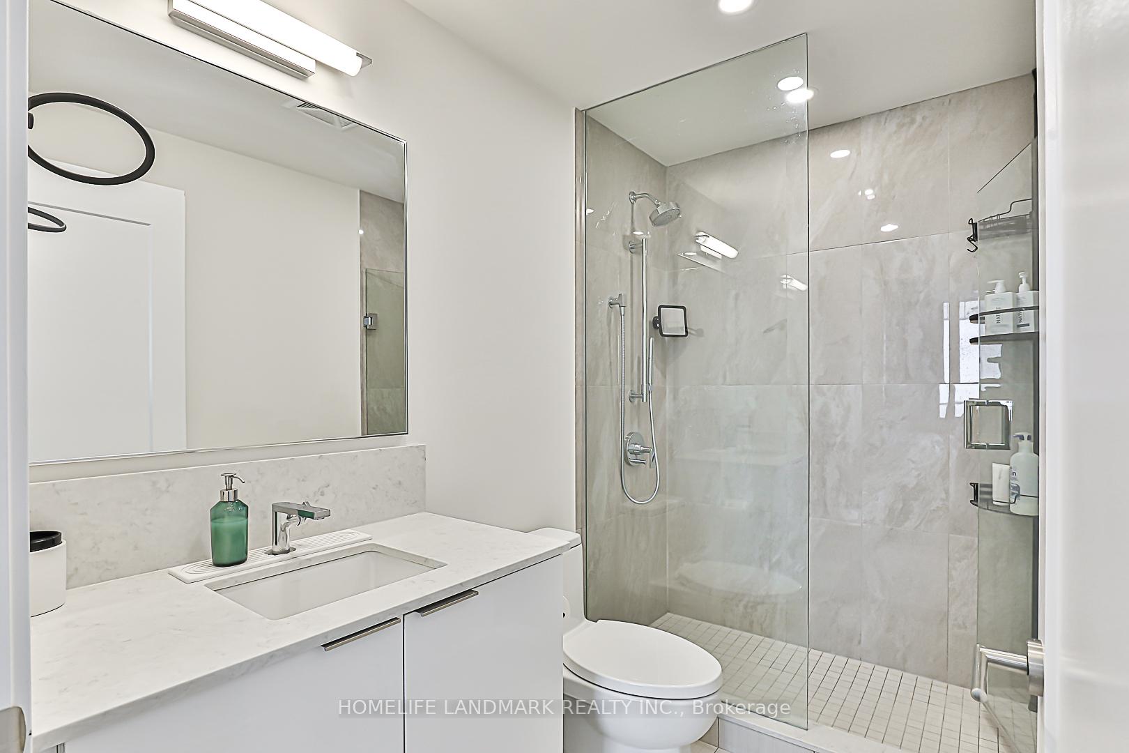 3 Bedrooms Condo at 28 Freeland, Toronto For sale