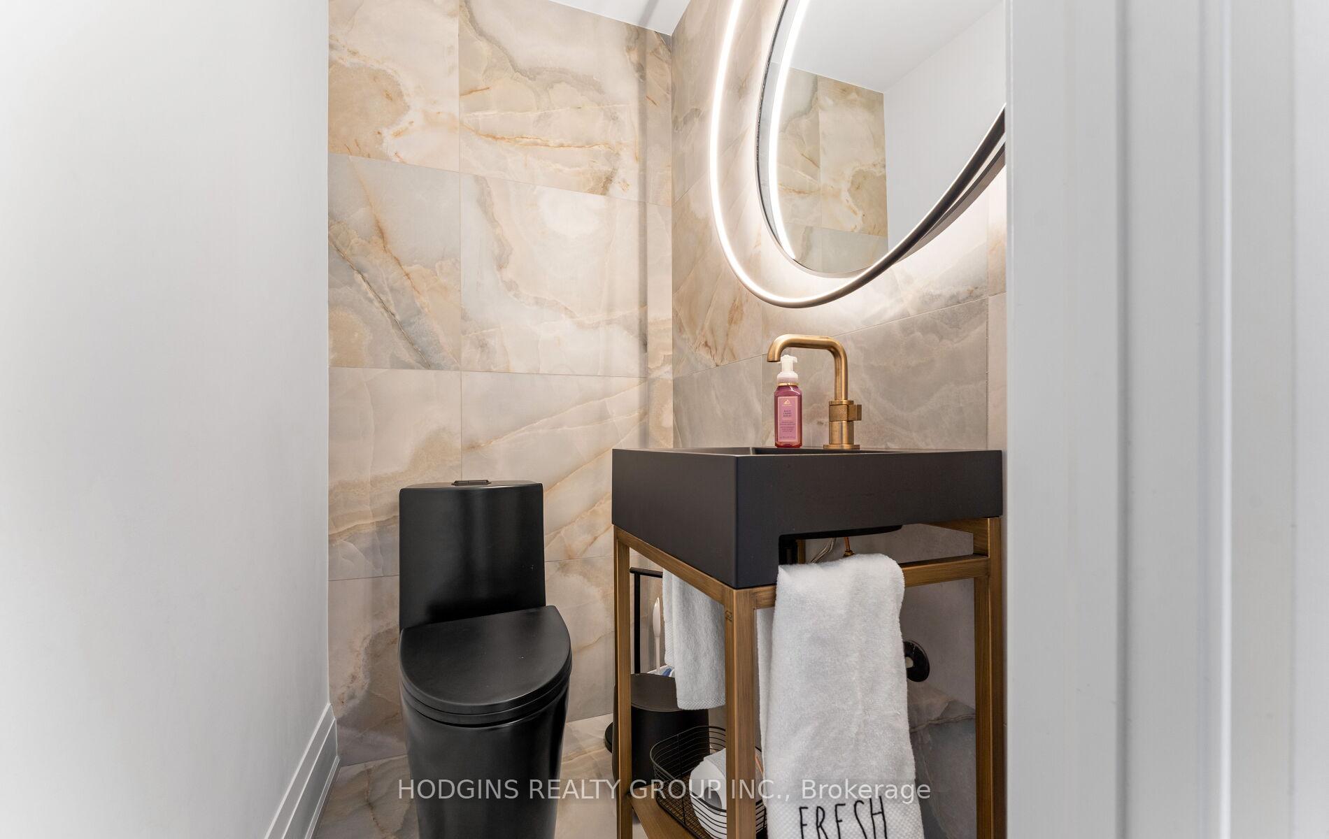 4 Bedrooms Condo at 10 Lunar, Mississauga For sale