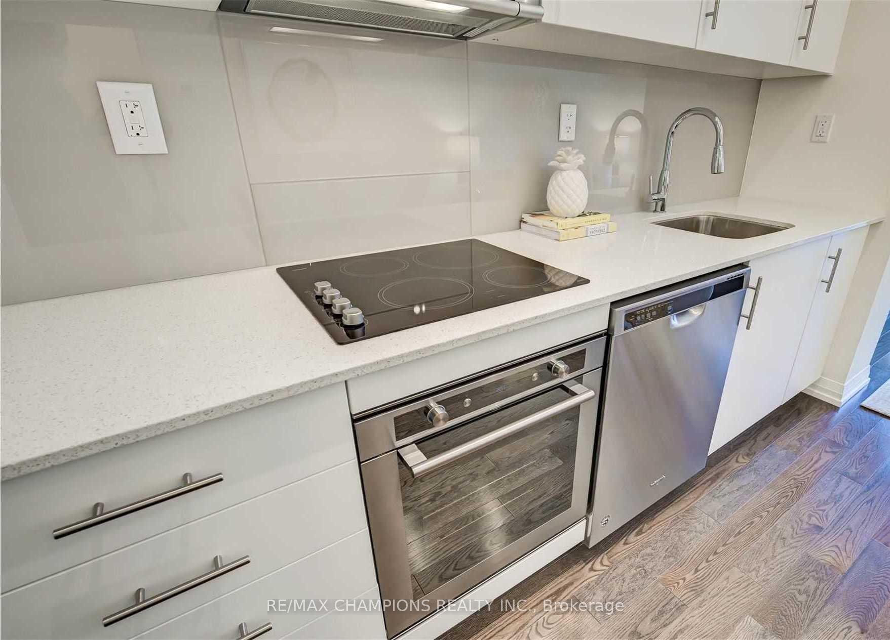 2 Bedrooms Condo at 460 Adelaide,  Toronto For sale